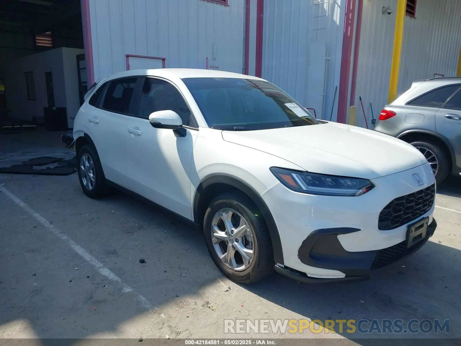 1 Photograph of a damaged car 3CZRZ1H31RM720266 HONDA HR-V 2024