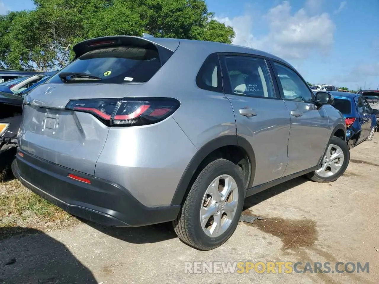 3 Photograph of a damaged car 3CZRZ1H32RM701144 HONDA HR-V 2024