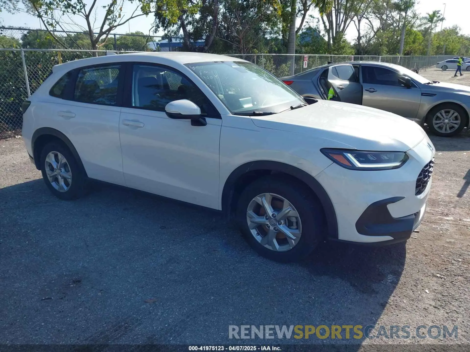 1 Photograph of a damaged car 3CZRZ1H32RM702956 HONDA HR-V 2024
