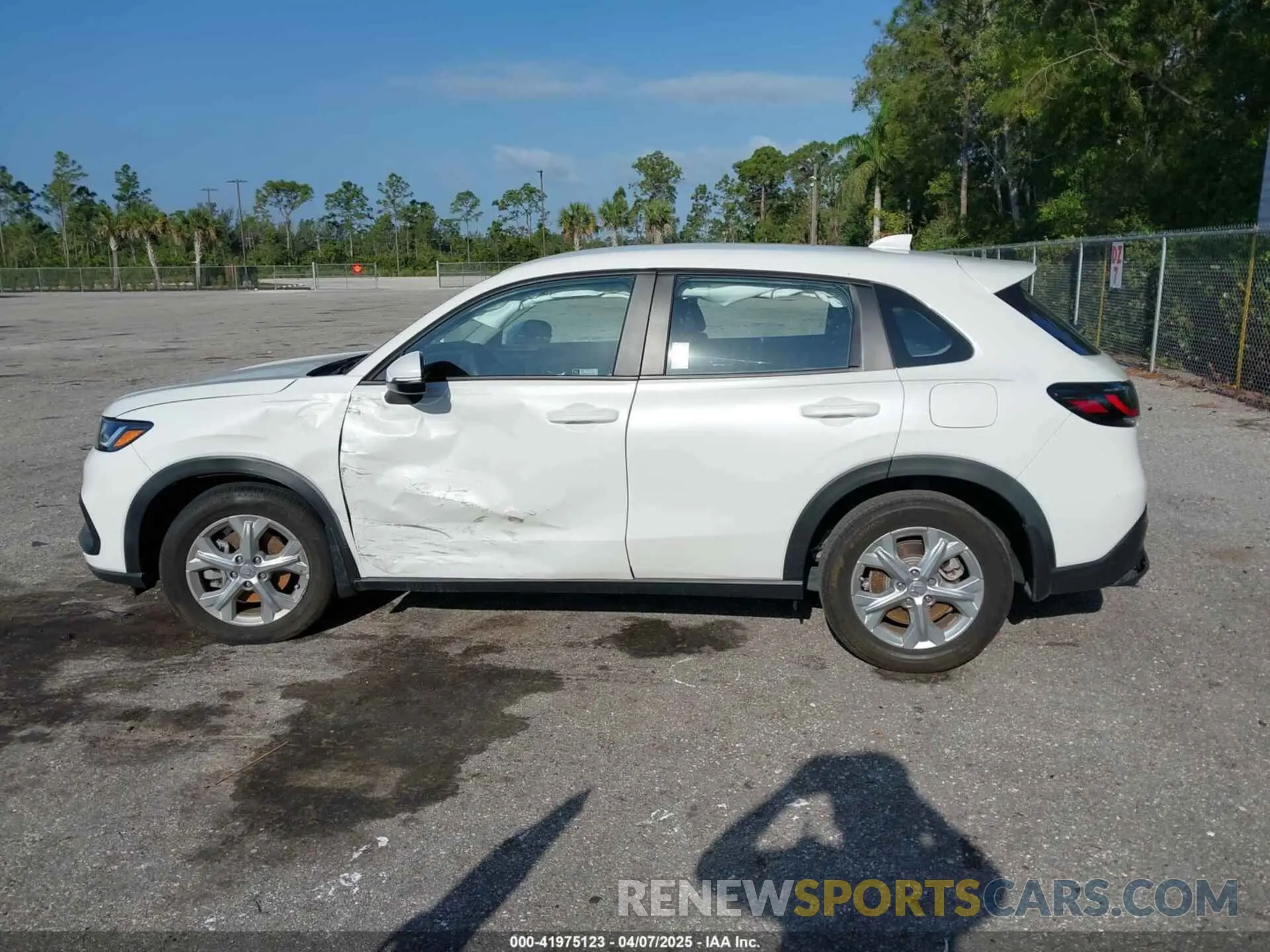 14 Photograph of a damaged car 3CZRZ1H32RM702956 HONDA HR-V 2024
