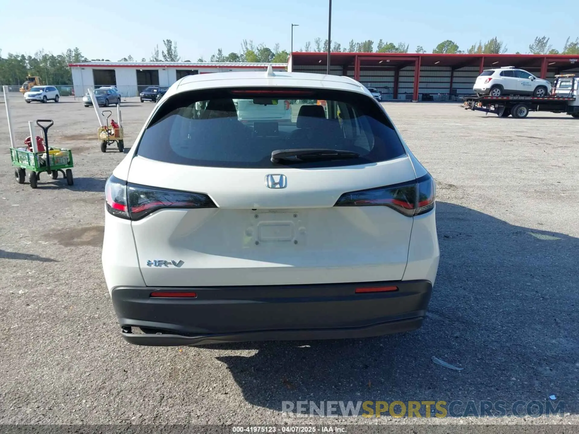 16 Photograph of a damaged car 3CZRZ1H32RM702956 HONDA HR-V 2024