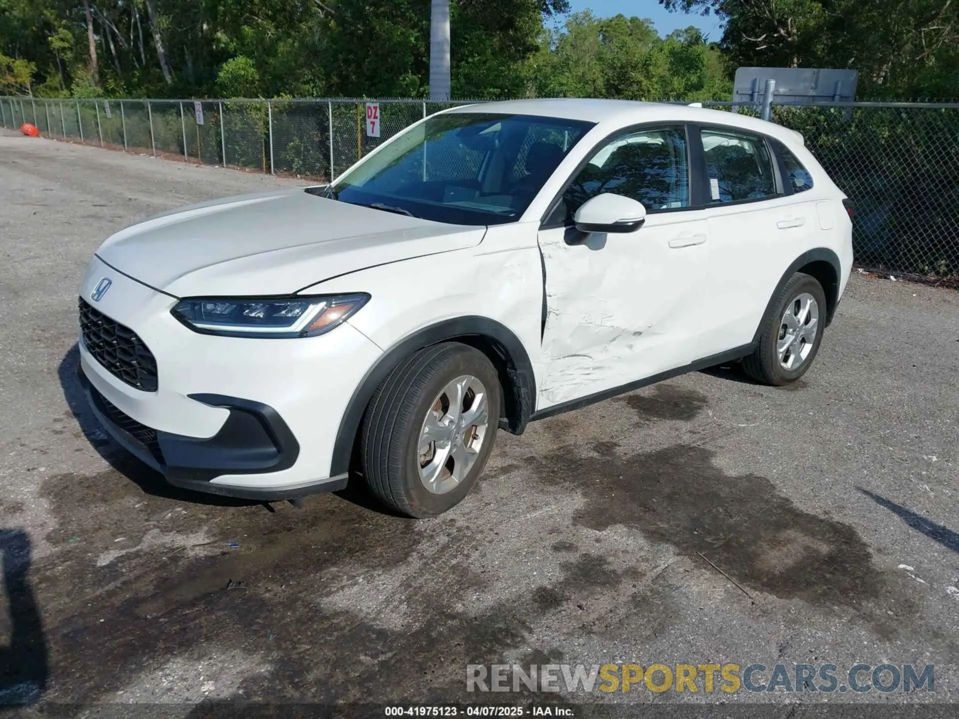 2 Photograph of a damaged car 3CZRZ1H32RM702956 HONDA HR-V 2024