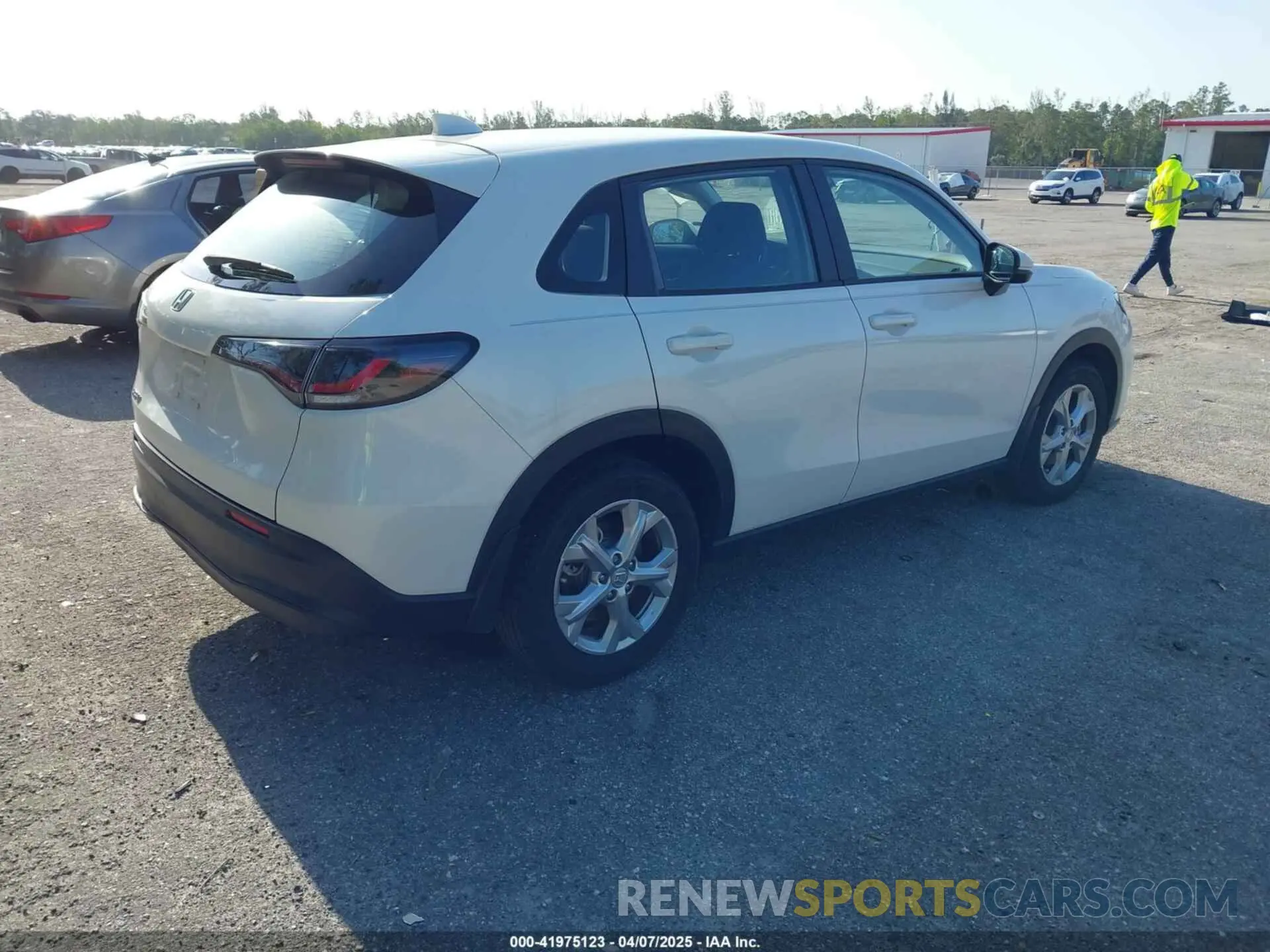 4 Photograph of a damaged car 3CZRZ1H32RM702956 HONDA HR-V 2024