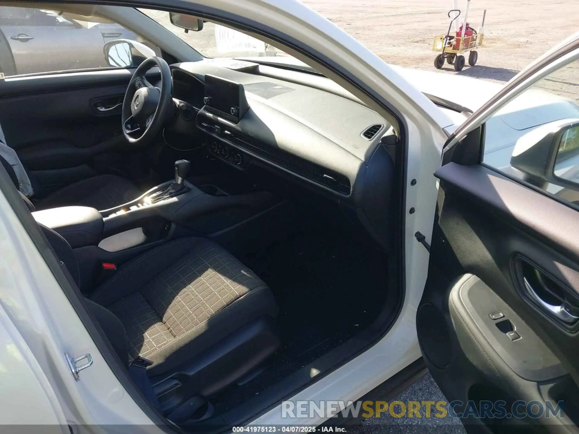 5 Photograph of a damaged car 3CZRZ1H32RM702956 HONDA HR-V 2024
