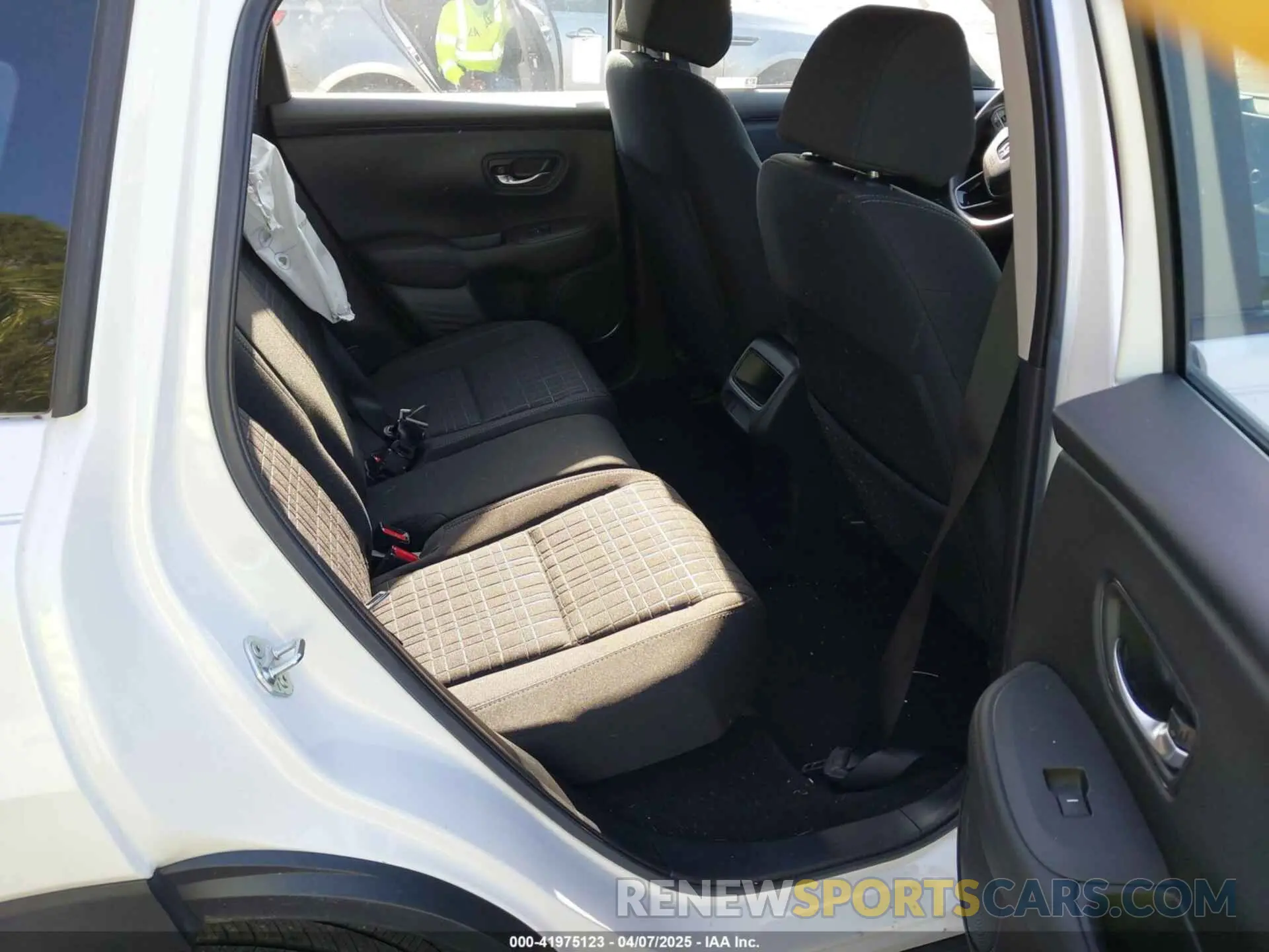 8 Photograph of a damaged car 3CZRZ1H32RM702956 HONDA HR-V 2024