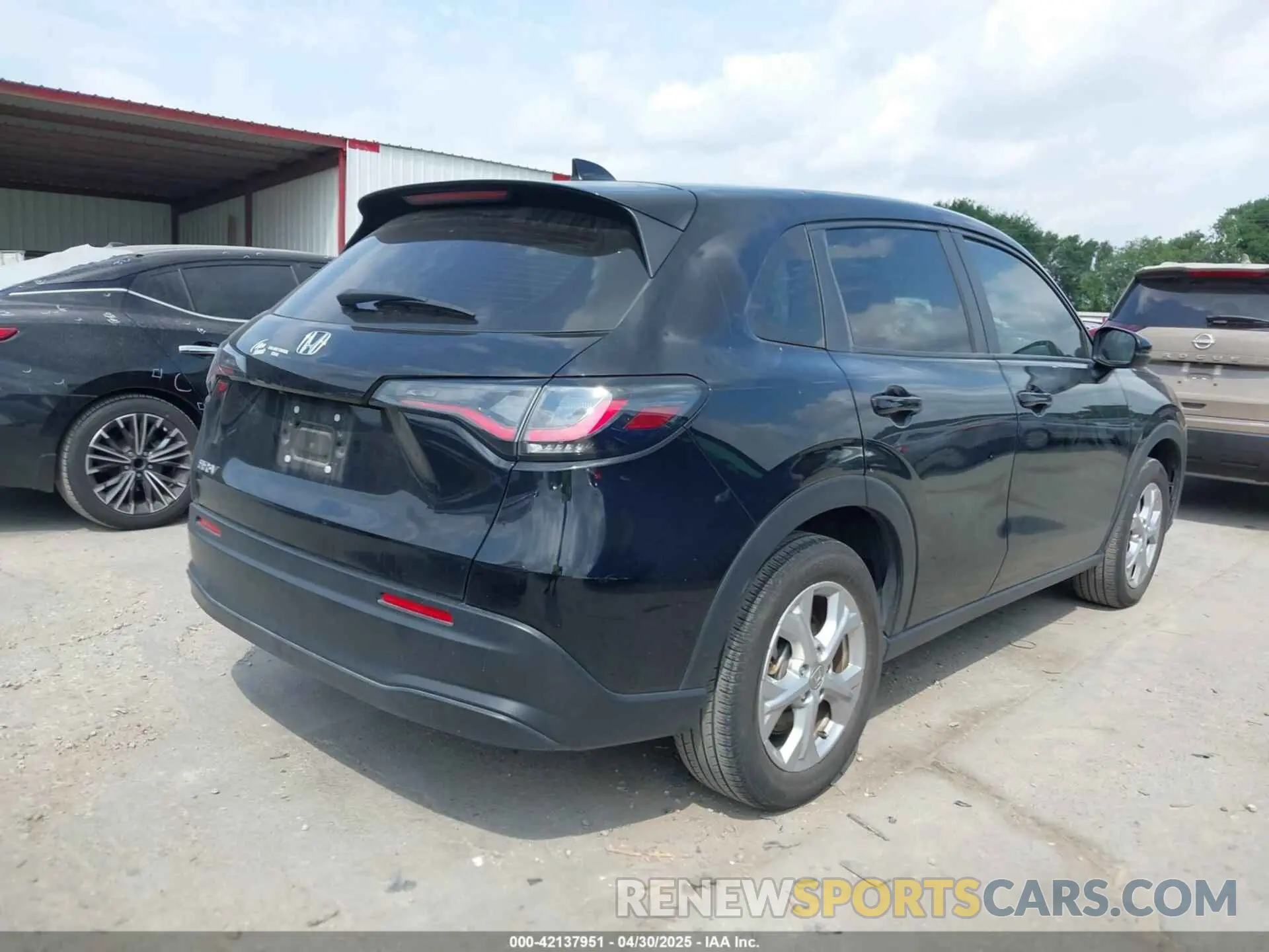 4 Photograph of a damaged car 3CZRZ1H36RM714737 HONDA HR-V 2024