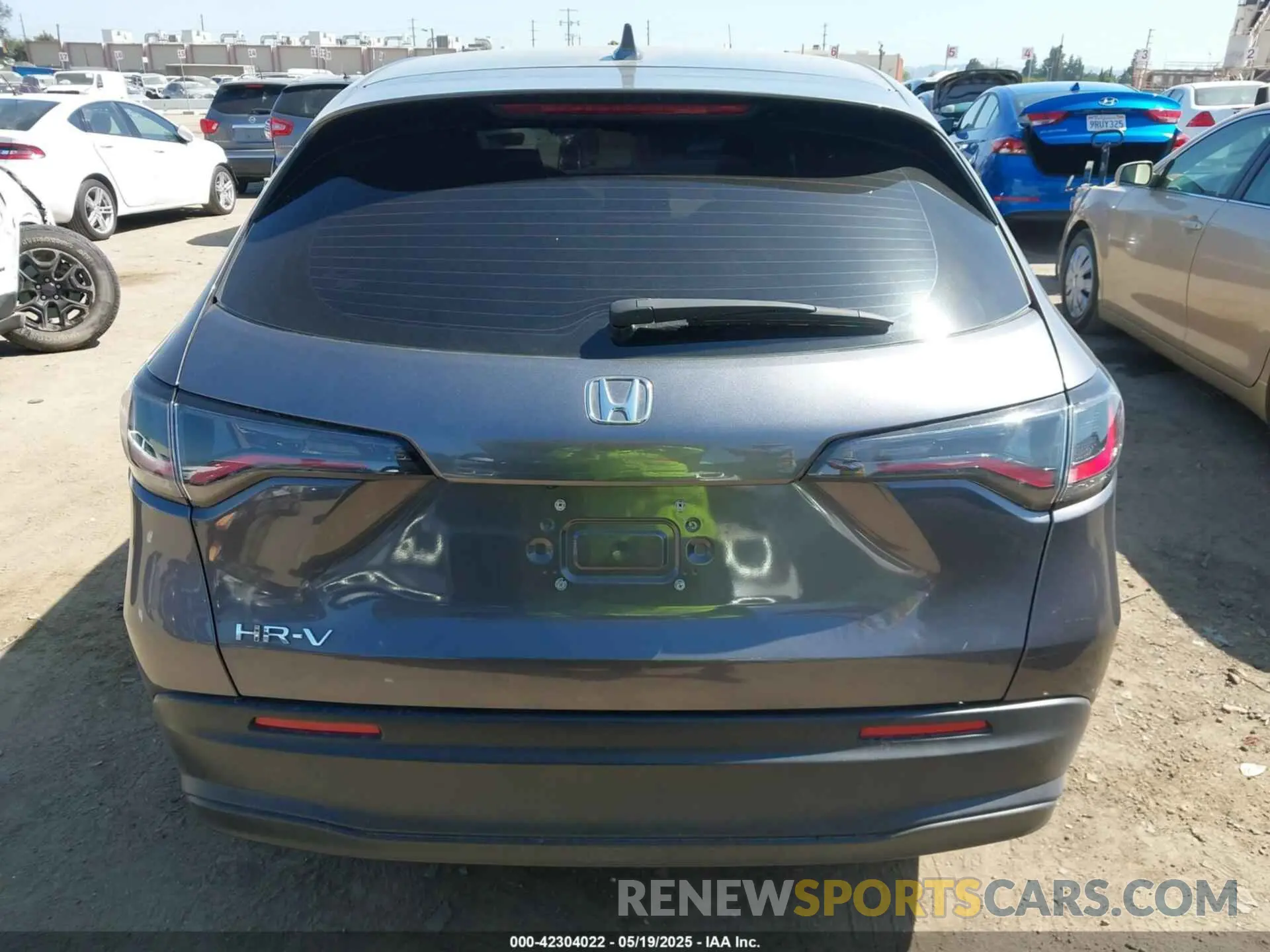 16 Photograph of a damaged car 3CZRZ1H36RM716066 HONDA HR-V 2024