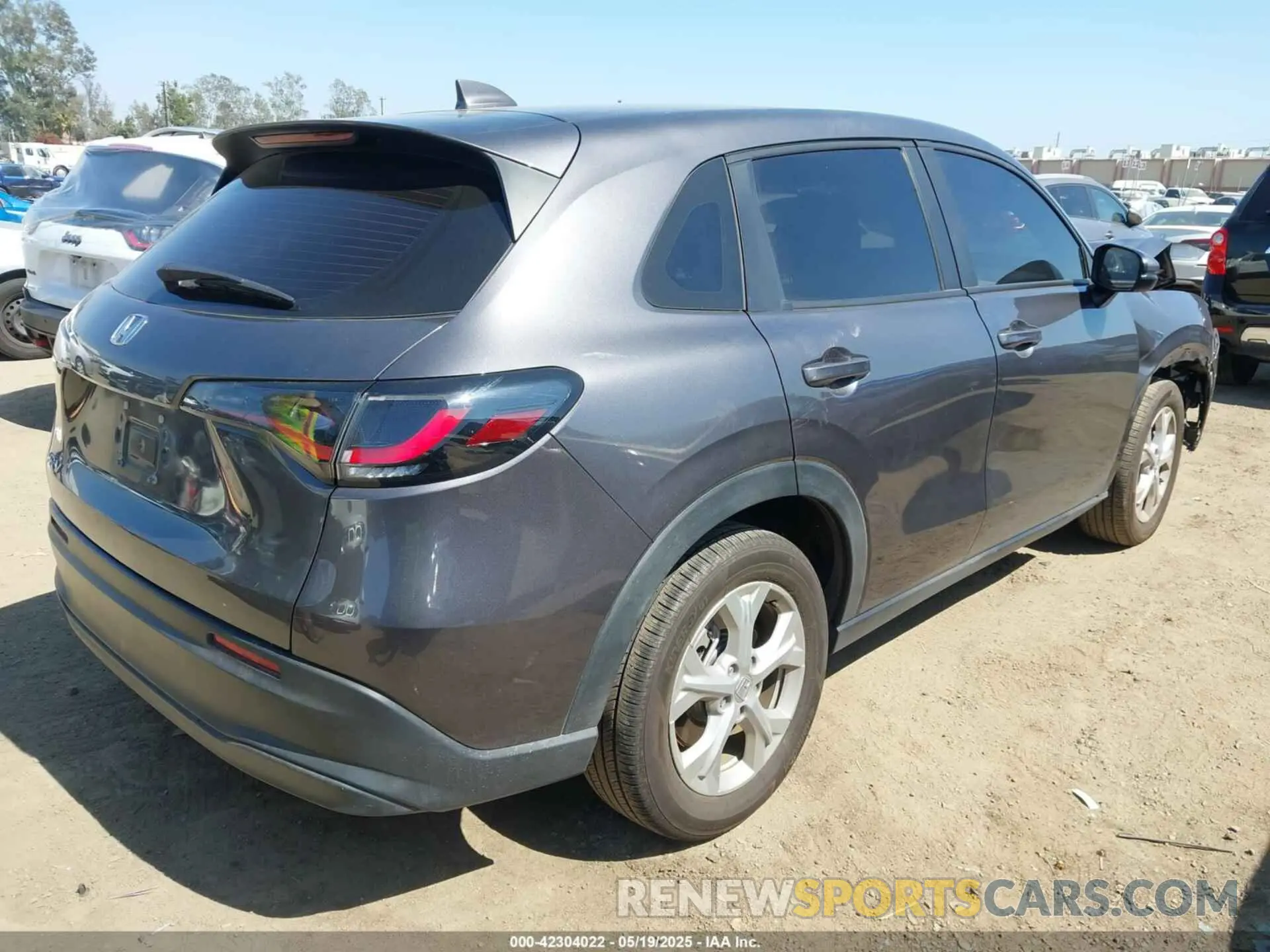 4 Photograph of a damaged car 3CZRZ1H36RM716066 HONDA HR-V 2024