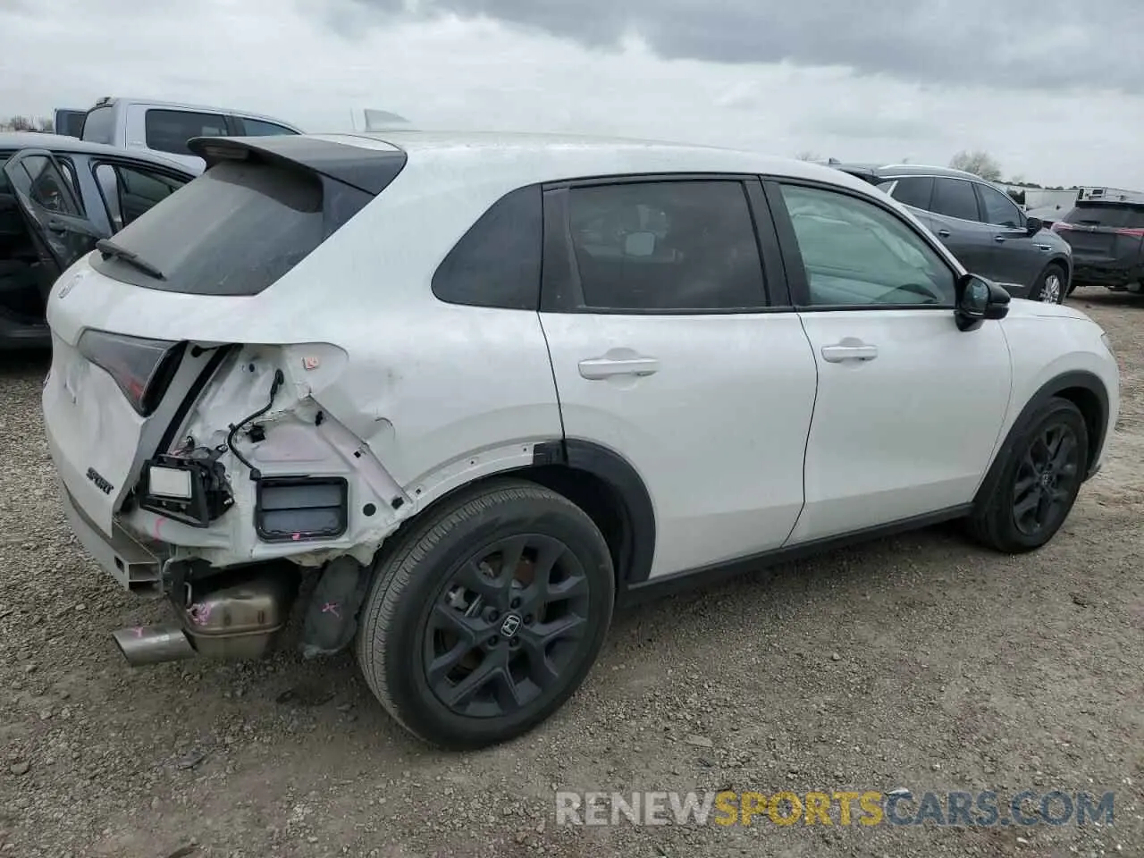 3 Photograph of a damaged car 3CZRZ1H50RM750330 HONDA HR-V 2024