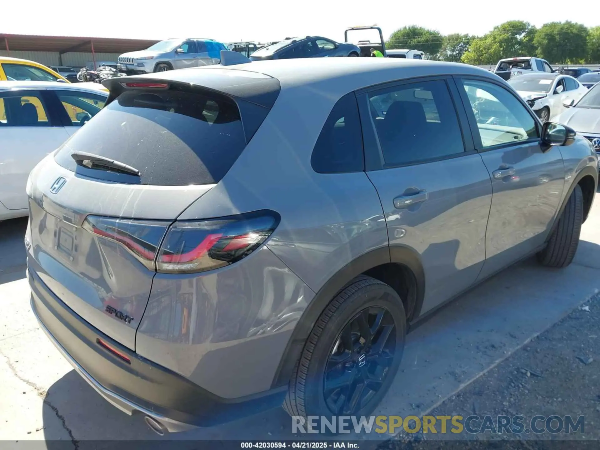 4 Photograph of a damaged car 3CZRZ1H50RM760226 HONDA HR-V 2024