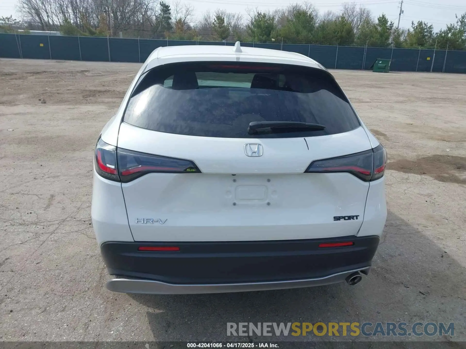17 Photograph of a damaged car 3CZRZ1H51RM717398 HONDA HR-V 2024