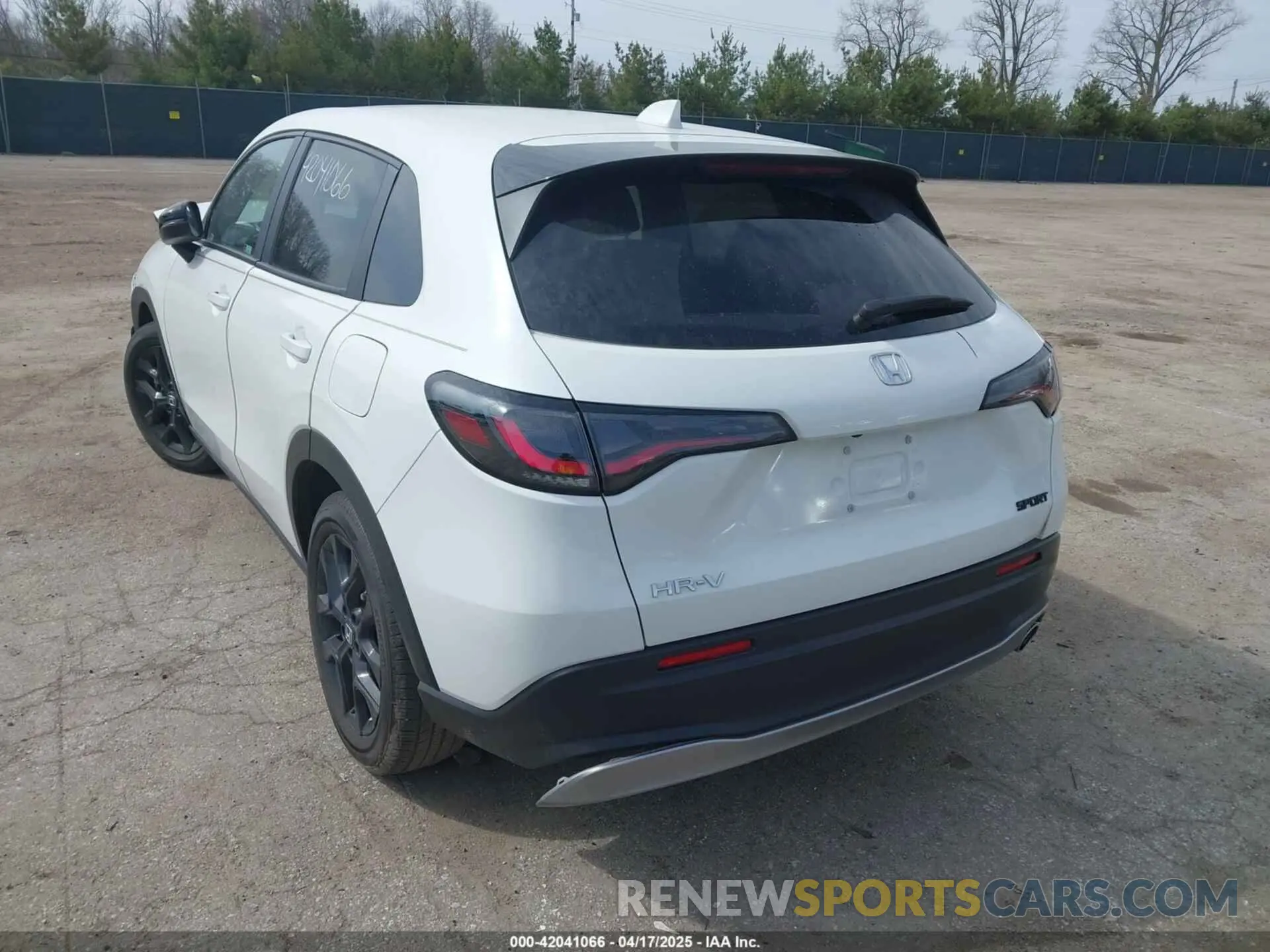 3 Photograph of a damaged car 3CZRZ1H51RM717398 HONDA HR-V 2024