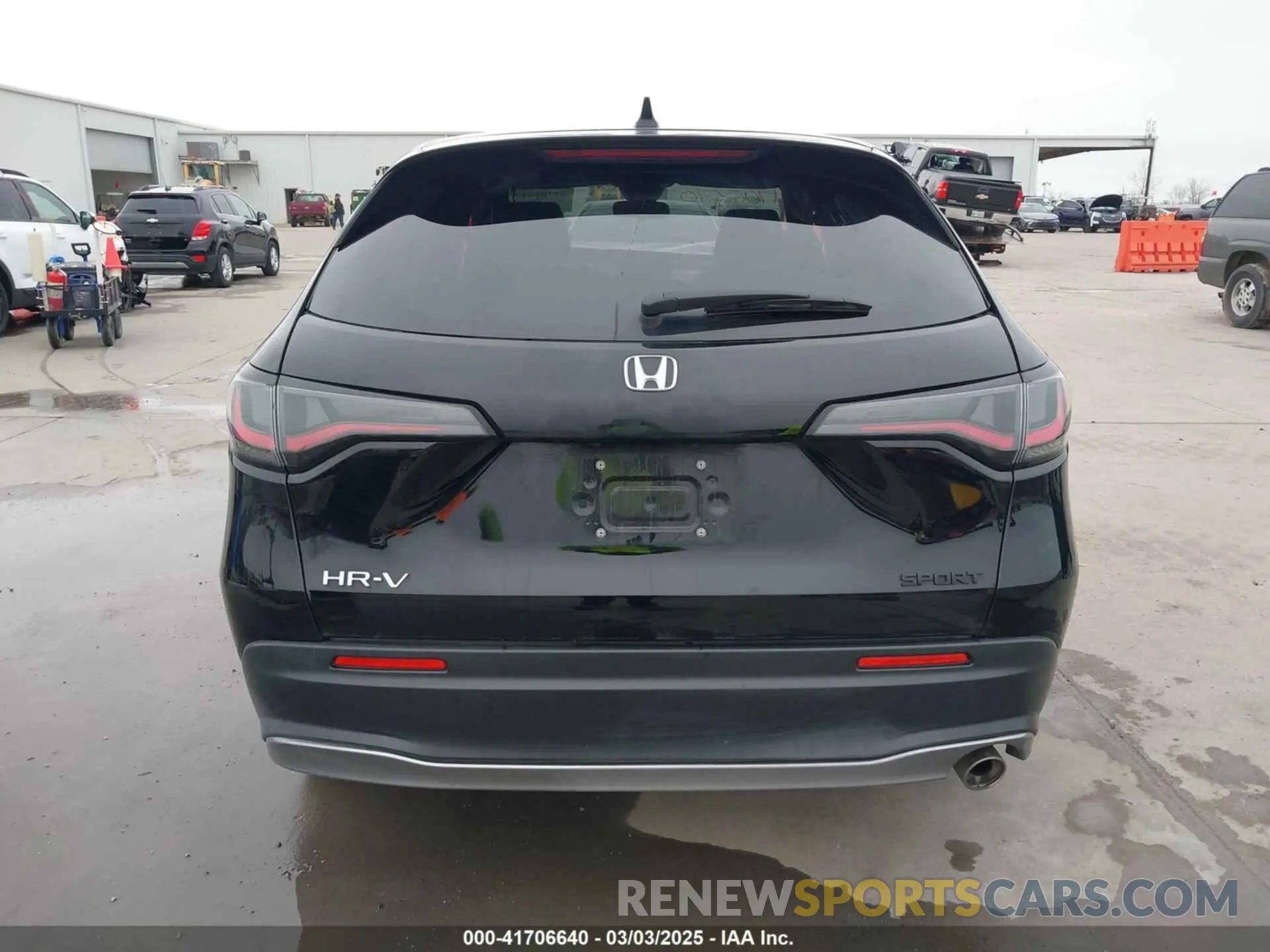 17 Photograph of a damaged car 3CZRZ1H52RM745677 HONDA HR-V 2024