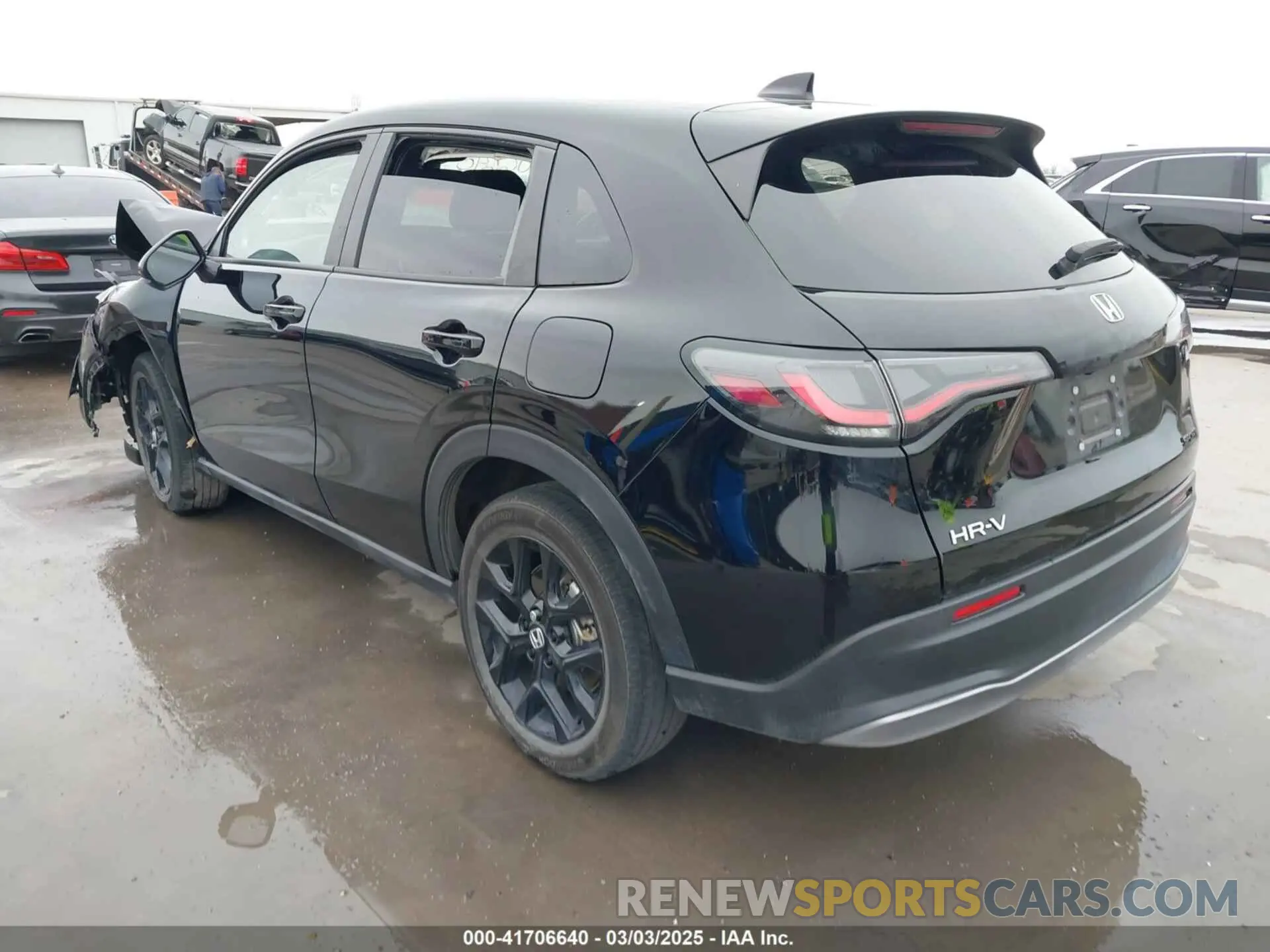 3 Photograph of a damaged car 3CZRZ1H52RM745677 HONDA HR-V 2024