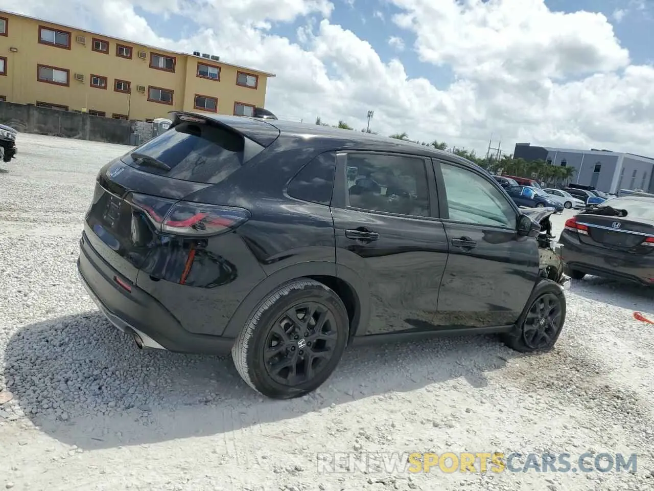 3 Photograph of a damaged car 3CZRZ1H53RM704281 HONDA HR-V 2024
