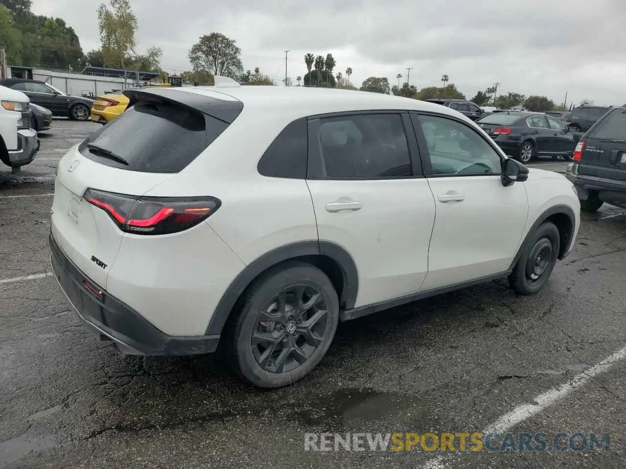 3 Photograph of a damaged car 3CZRZ1H53RM722599 HONDA HR-V 2024