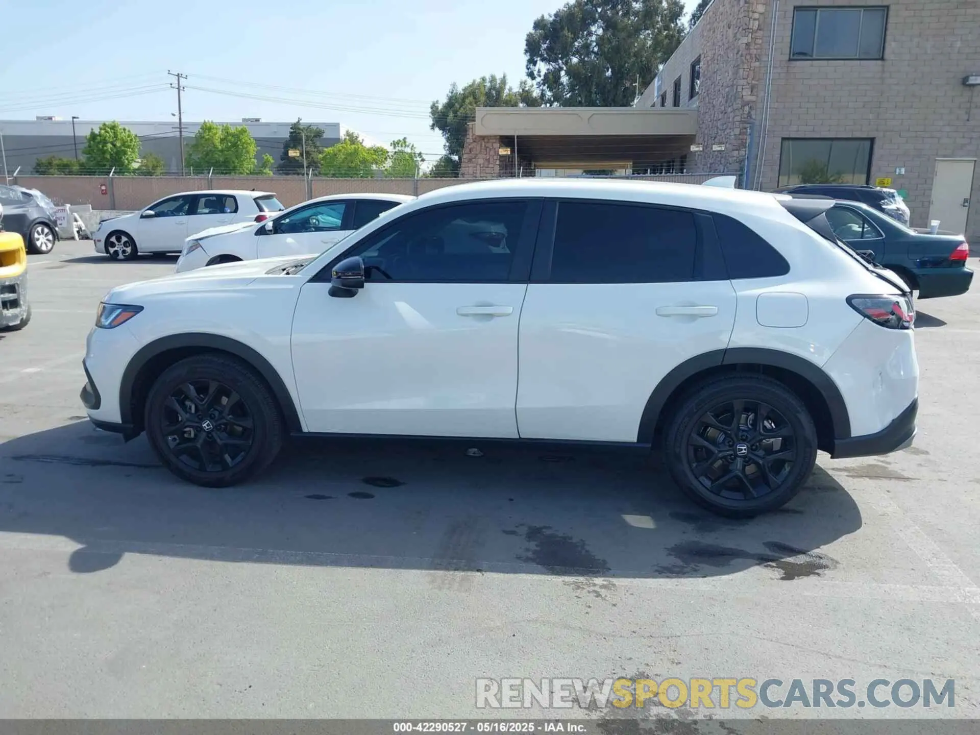 14 Photograph of a damaged car 3CZRZ1H53RM732713 HONDA HR-V 2024