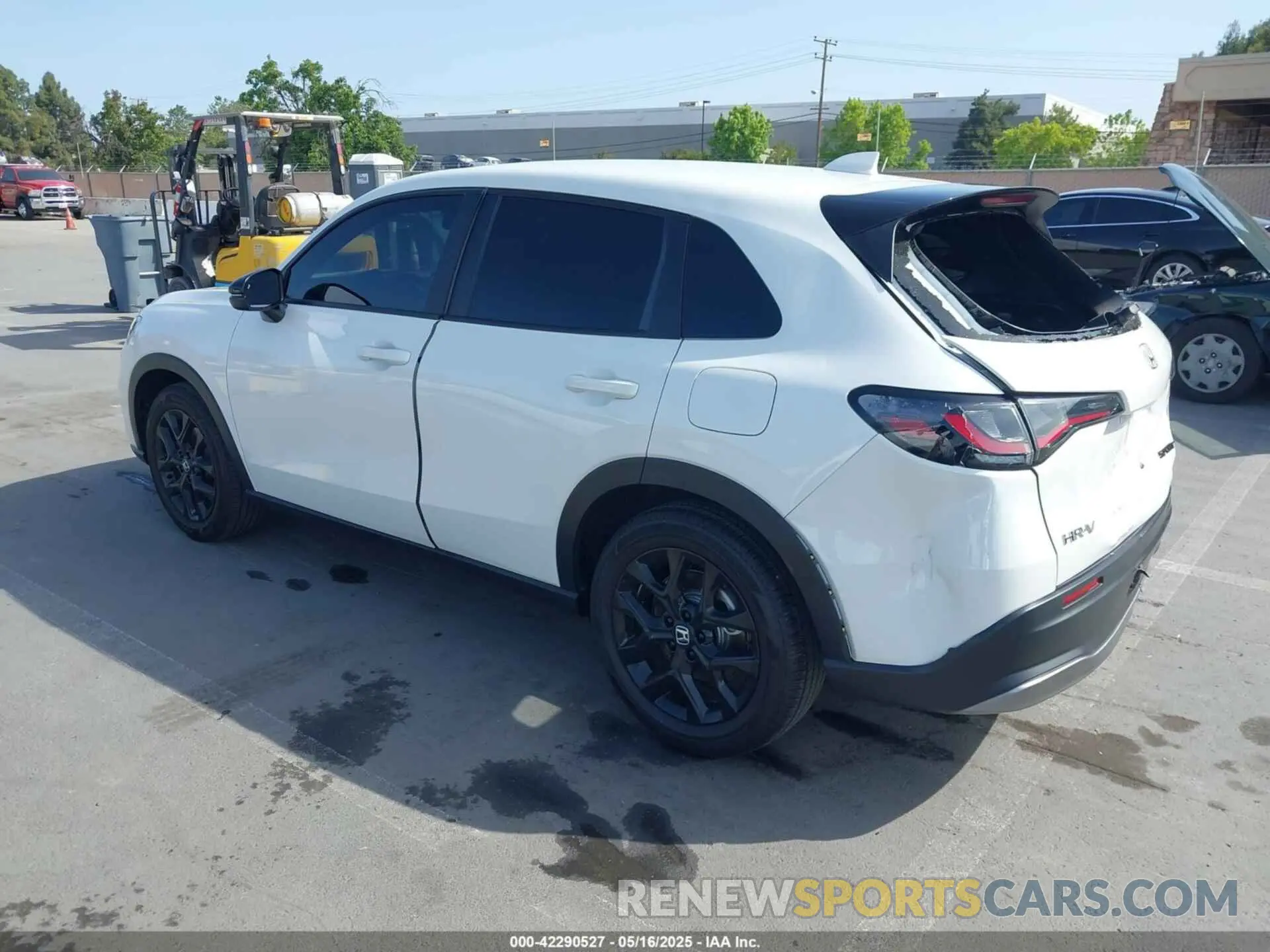 3 Photograph of a damaged car 3CZRZ1H53RM732713 HONDA HR-V 2024