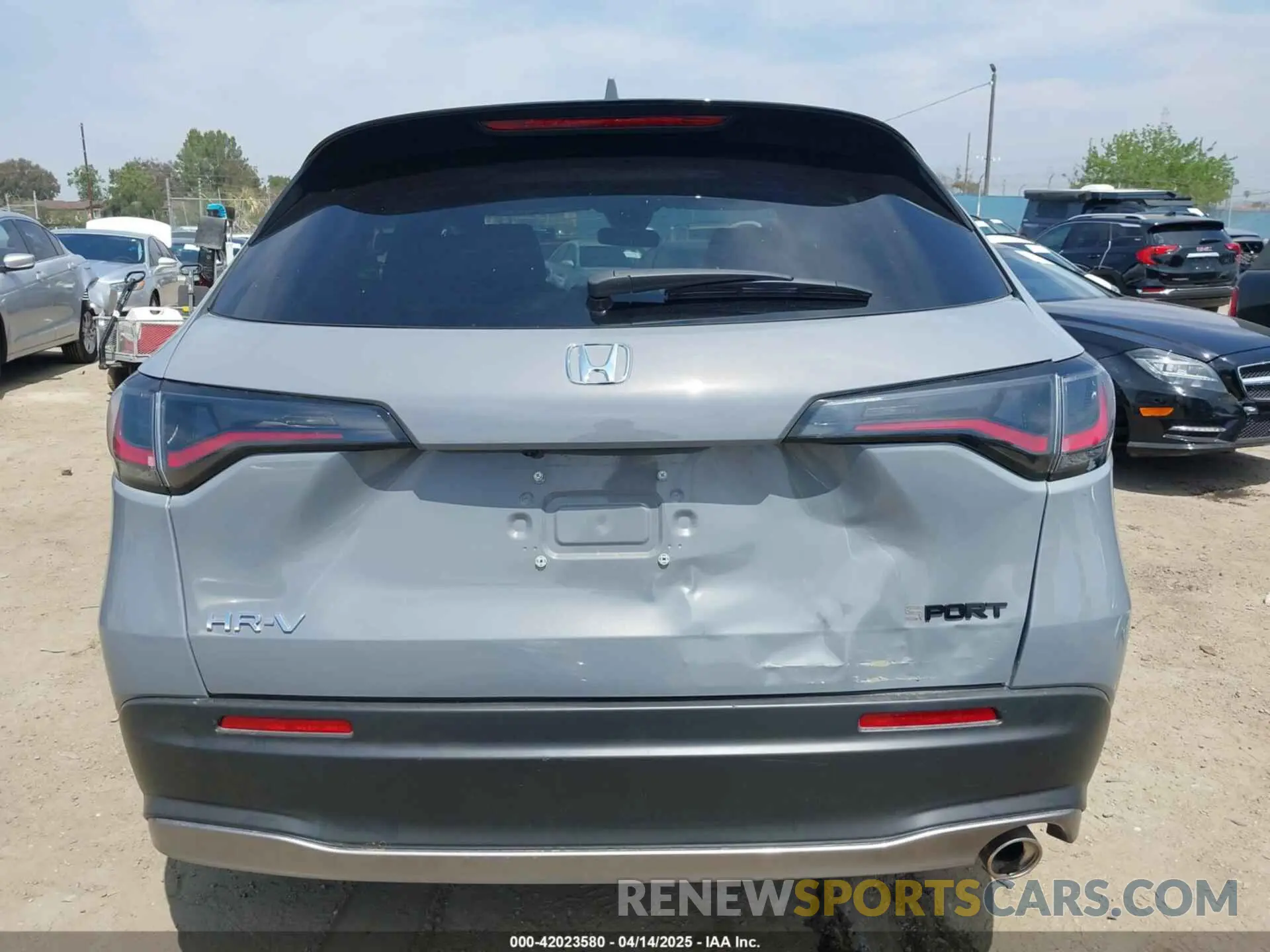 16 Photograph of a damaged car 3CZRZ1H53RM752279 HONDA HR-V 2024