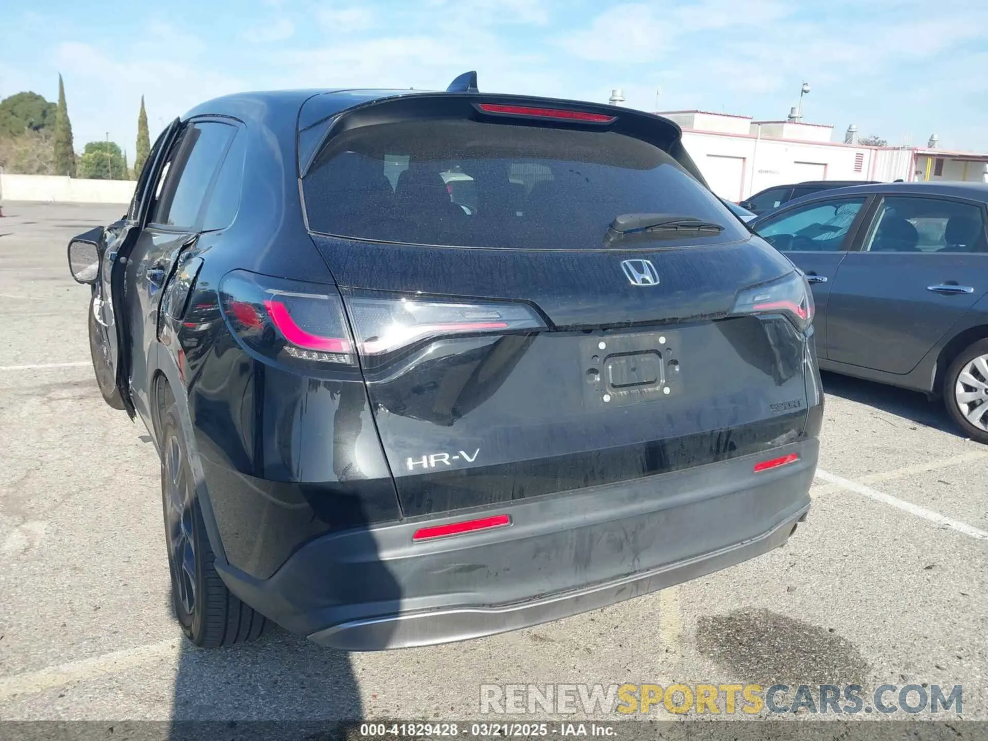 3 Photograph of a damaged car 3CZRZ1H54RM700630 HONDA HR-V 2024
