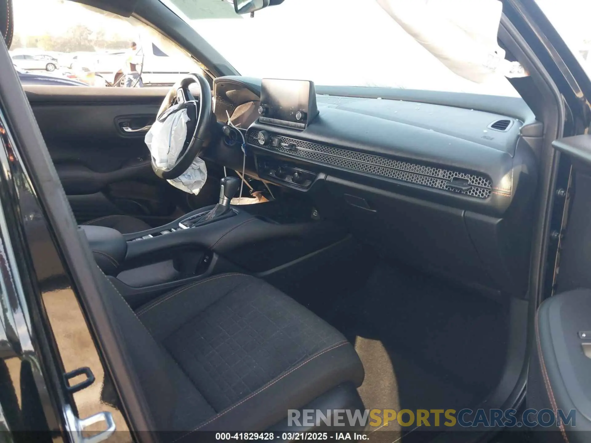 5 Photograph of a damaged car 3CZRZ1H54RM700630 HONDA HR-V 2024