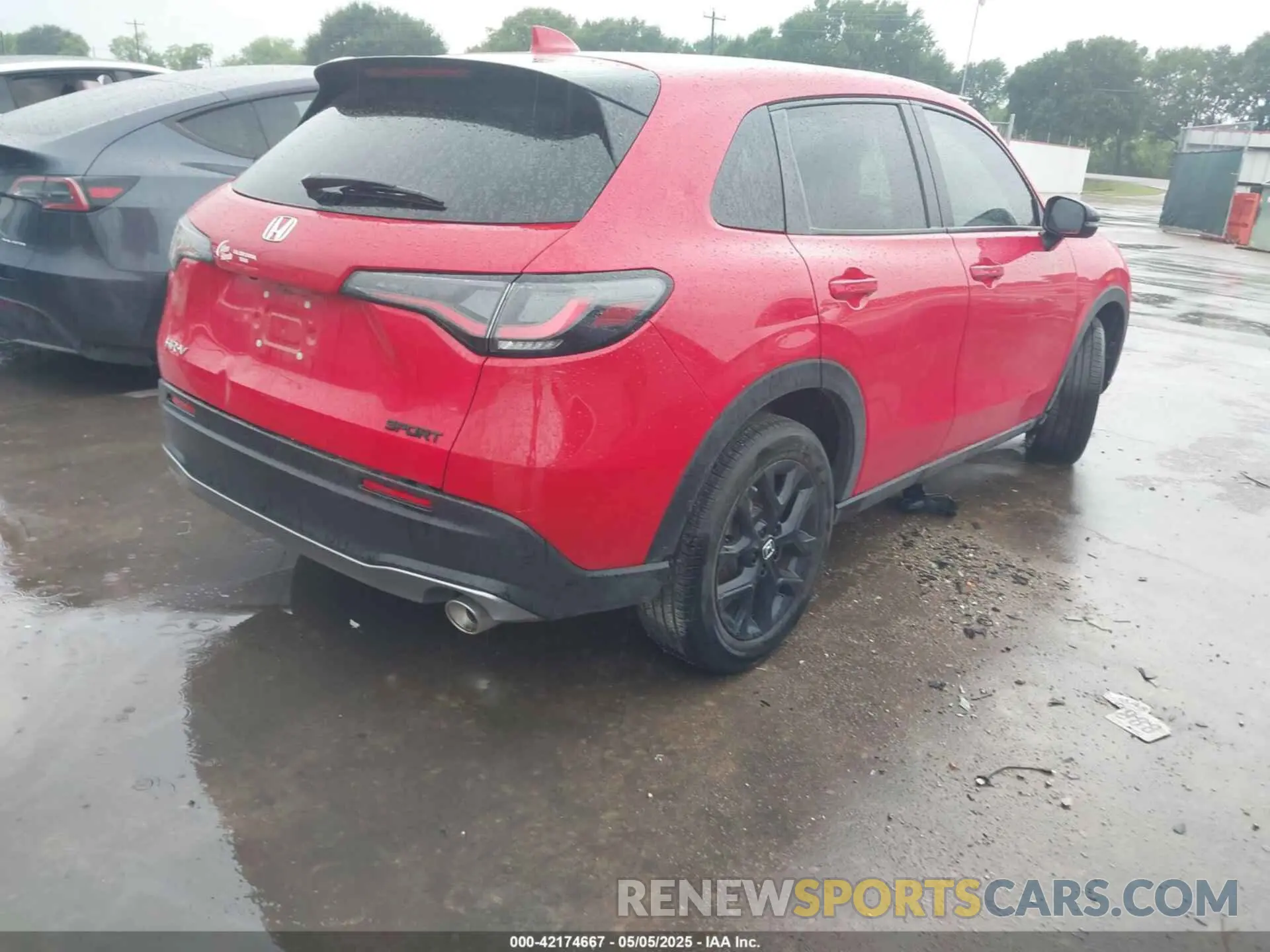 4 Photograph of a damaged car 3CZRZ1H54RM703589 HONDA HR-V 2024