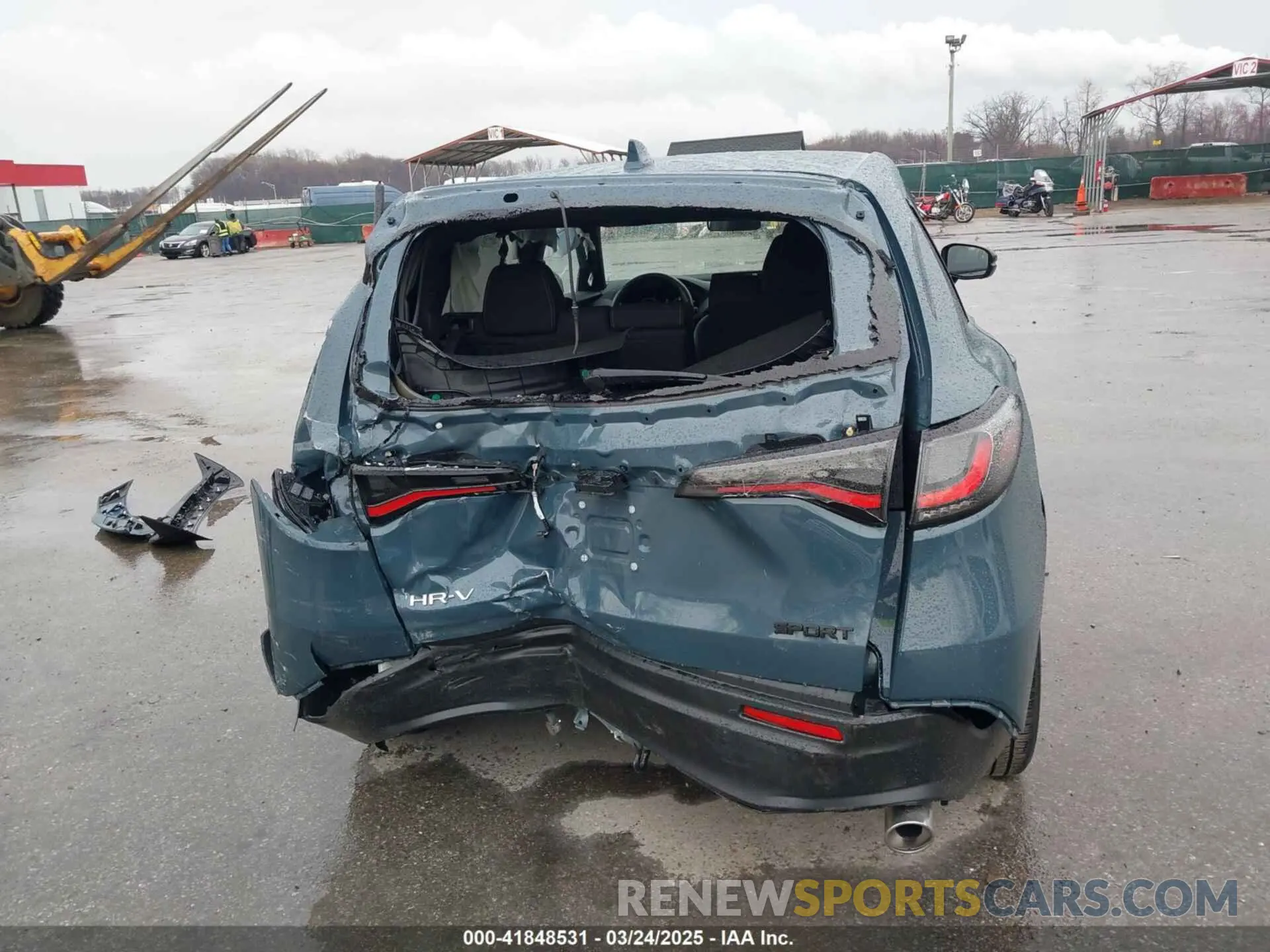 17 Photograph of a damaged car 3CZRZ1H54RM754199 HONDA HR-V 2024