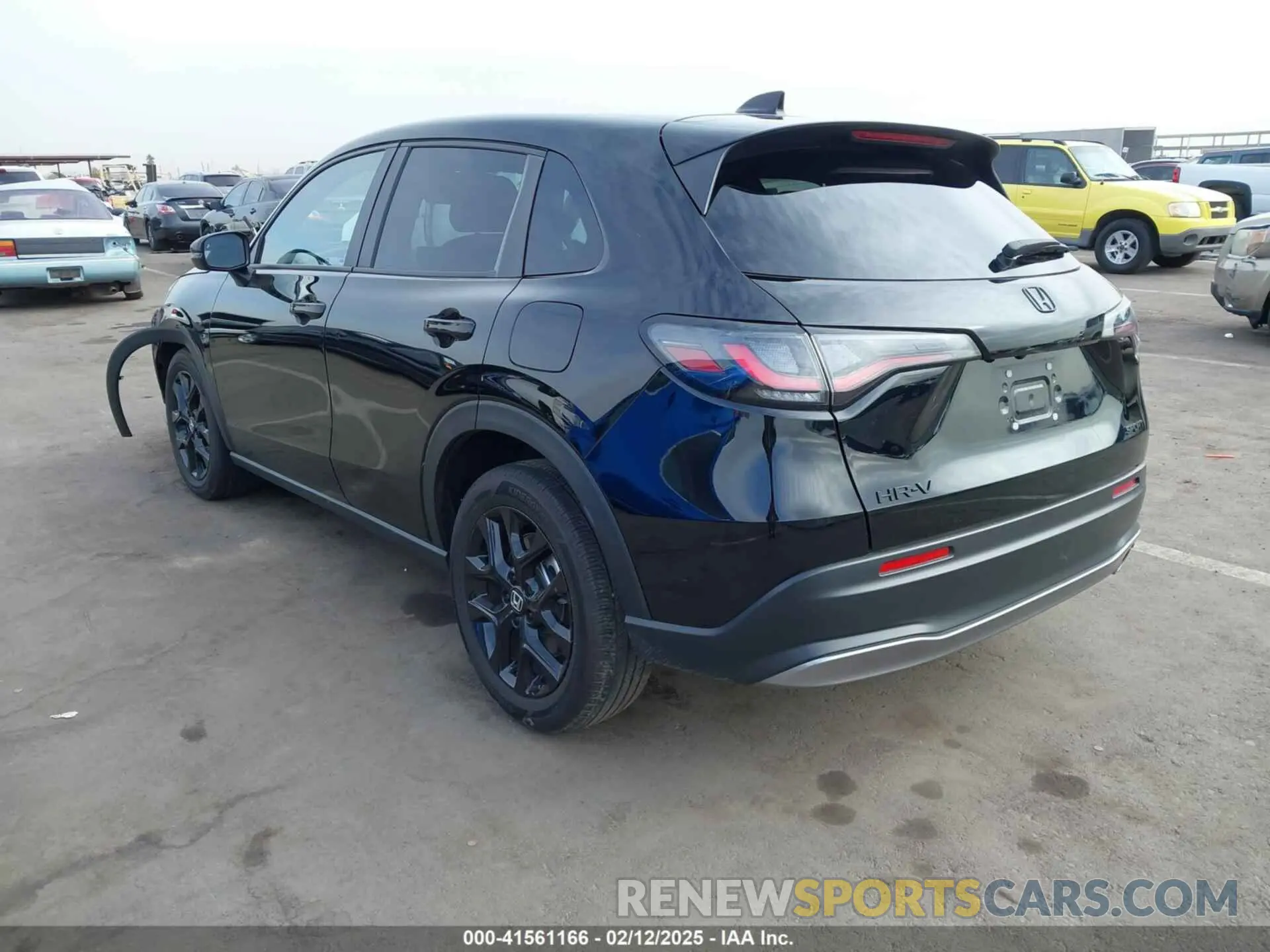 3 Photograph of a damaged car 3CZRZ1H55RM722846 HONDA HR-V 2024