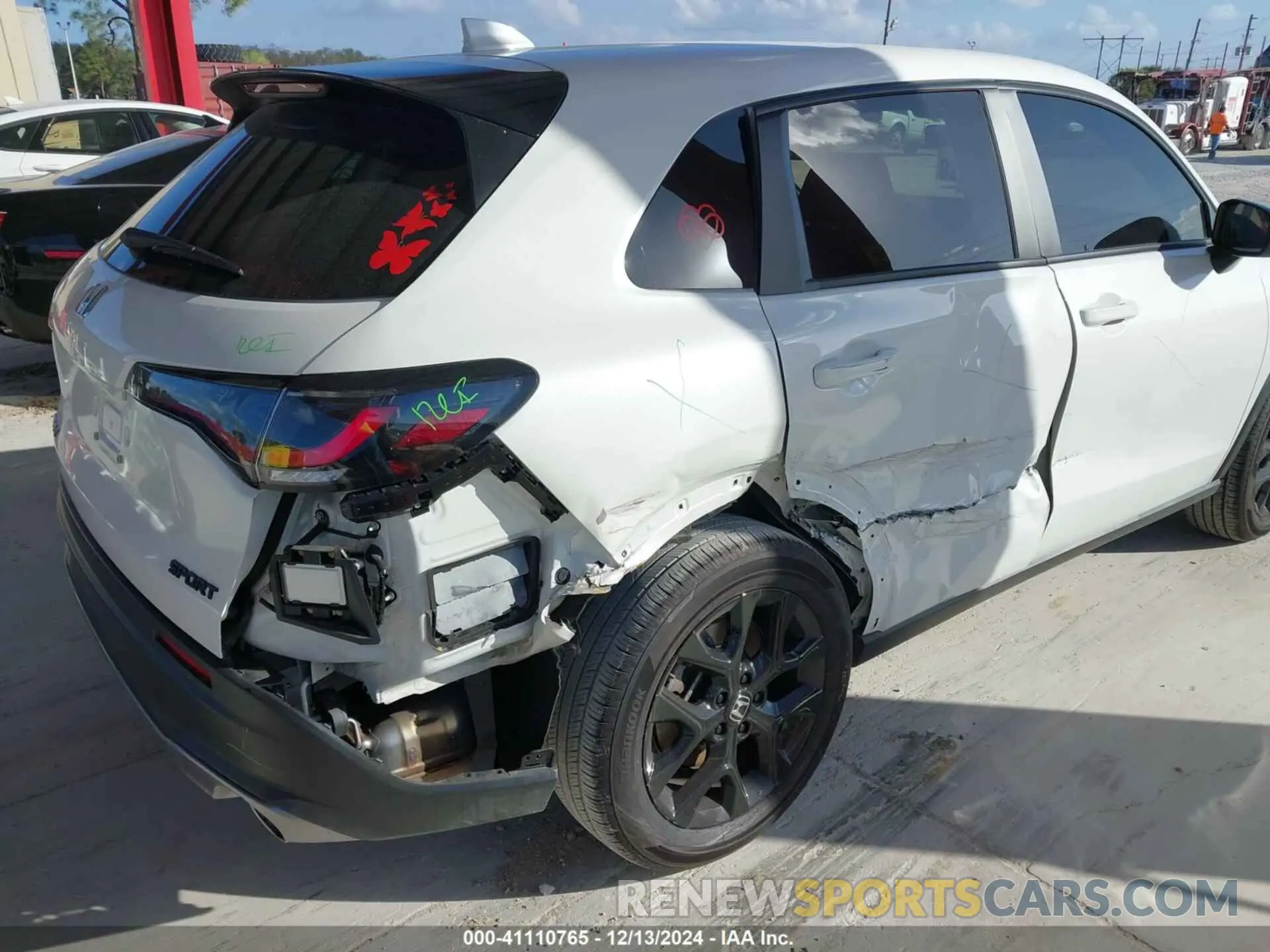 17 Photograph of a damaged car 3CZRZ1H55RM736696 HONDA HR-V 2024