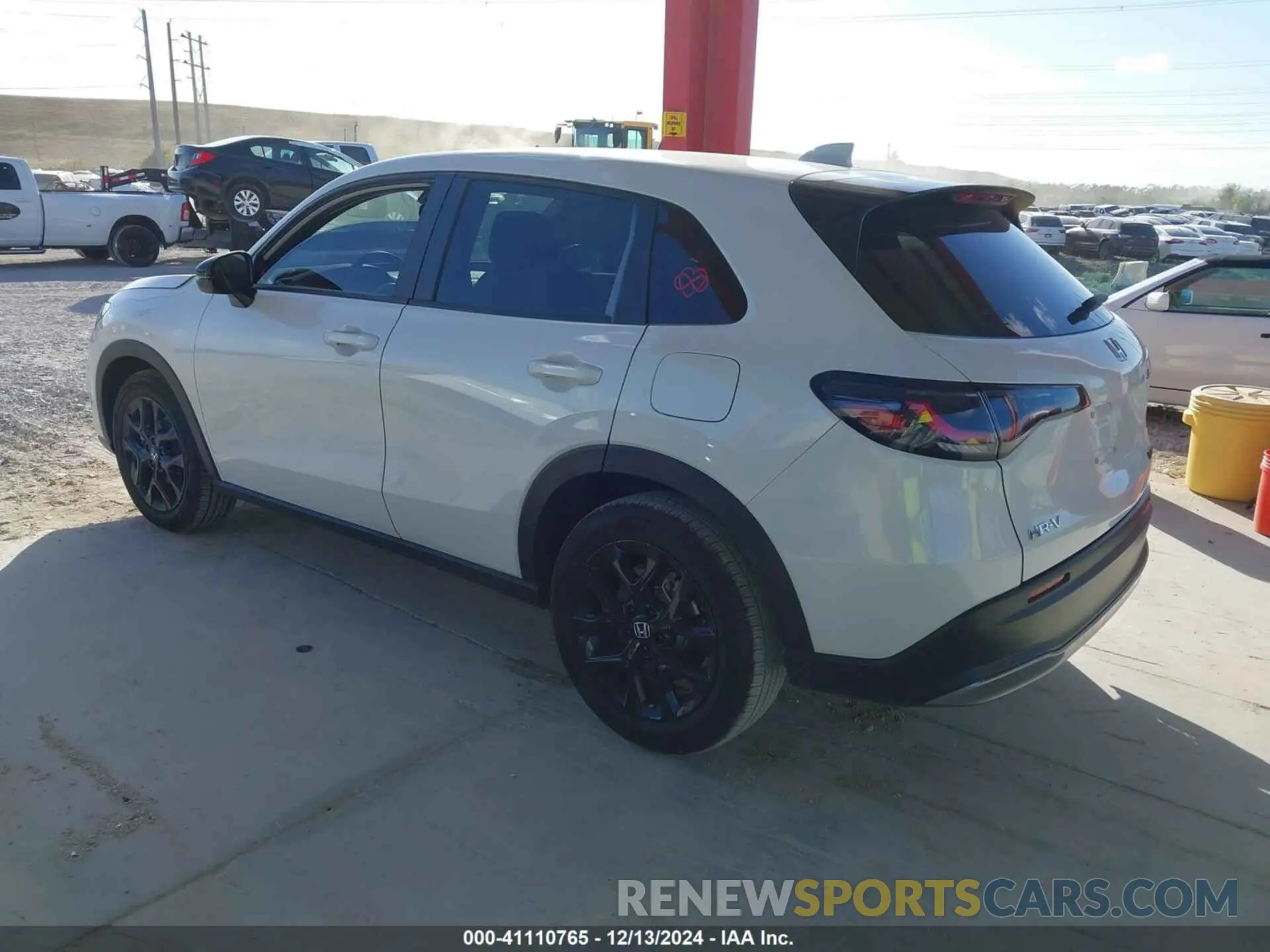 3 Photograph of a damaged car 3CZRZ1H55RM736696 HONDA HR-V 2024