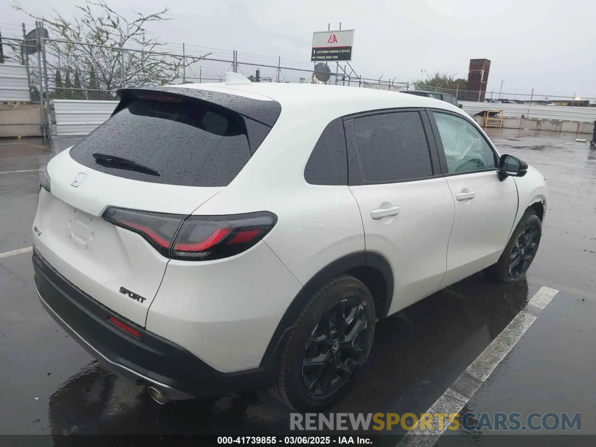 4 Photograph of a damaged car 3CZRZ1H55RM742613 HONDA HR-V 2024