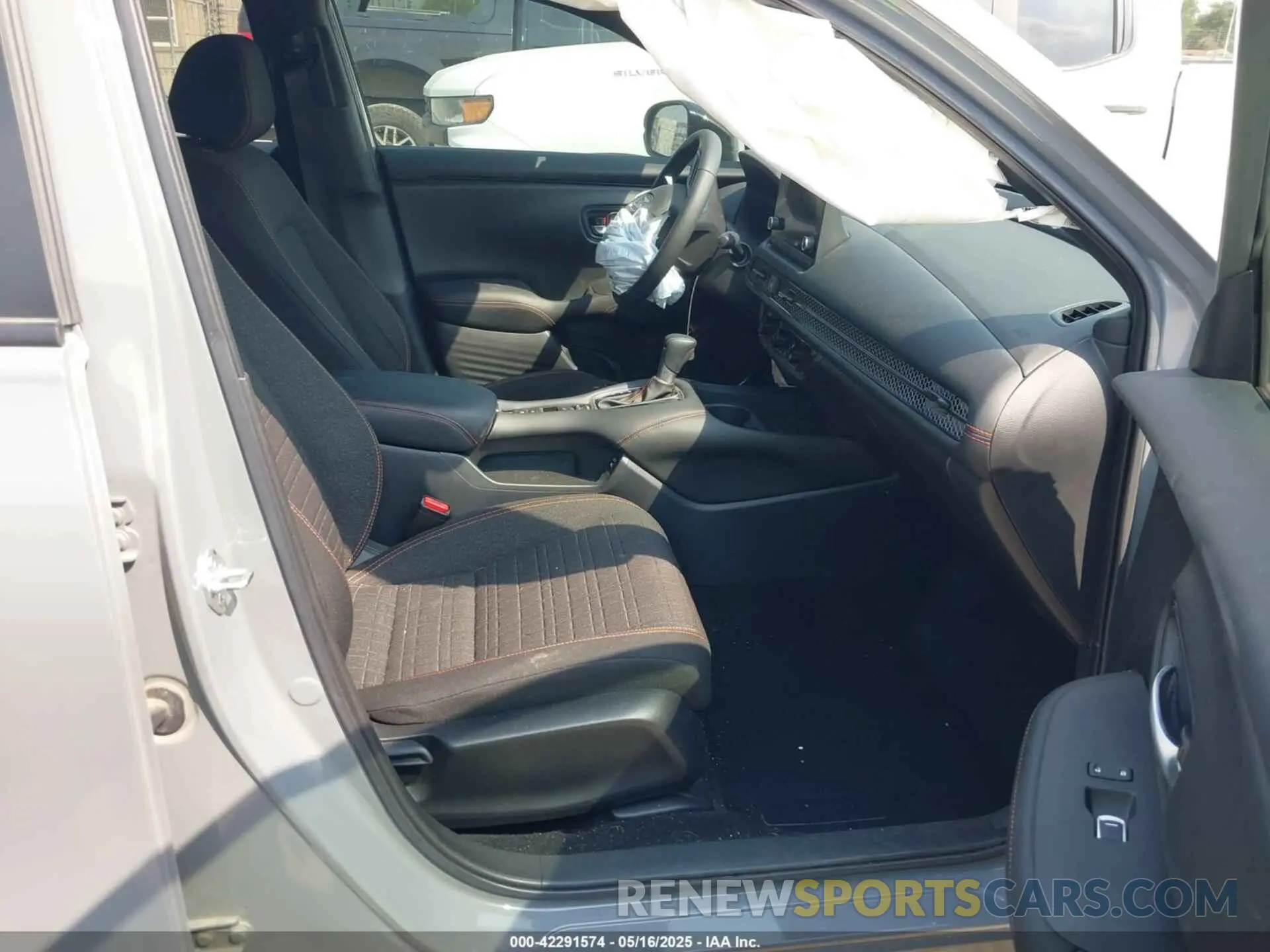5 Photograph of a damaged car 3CZRZ1H55RM760240 HONDA HR-V 2024
