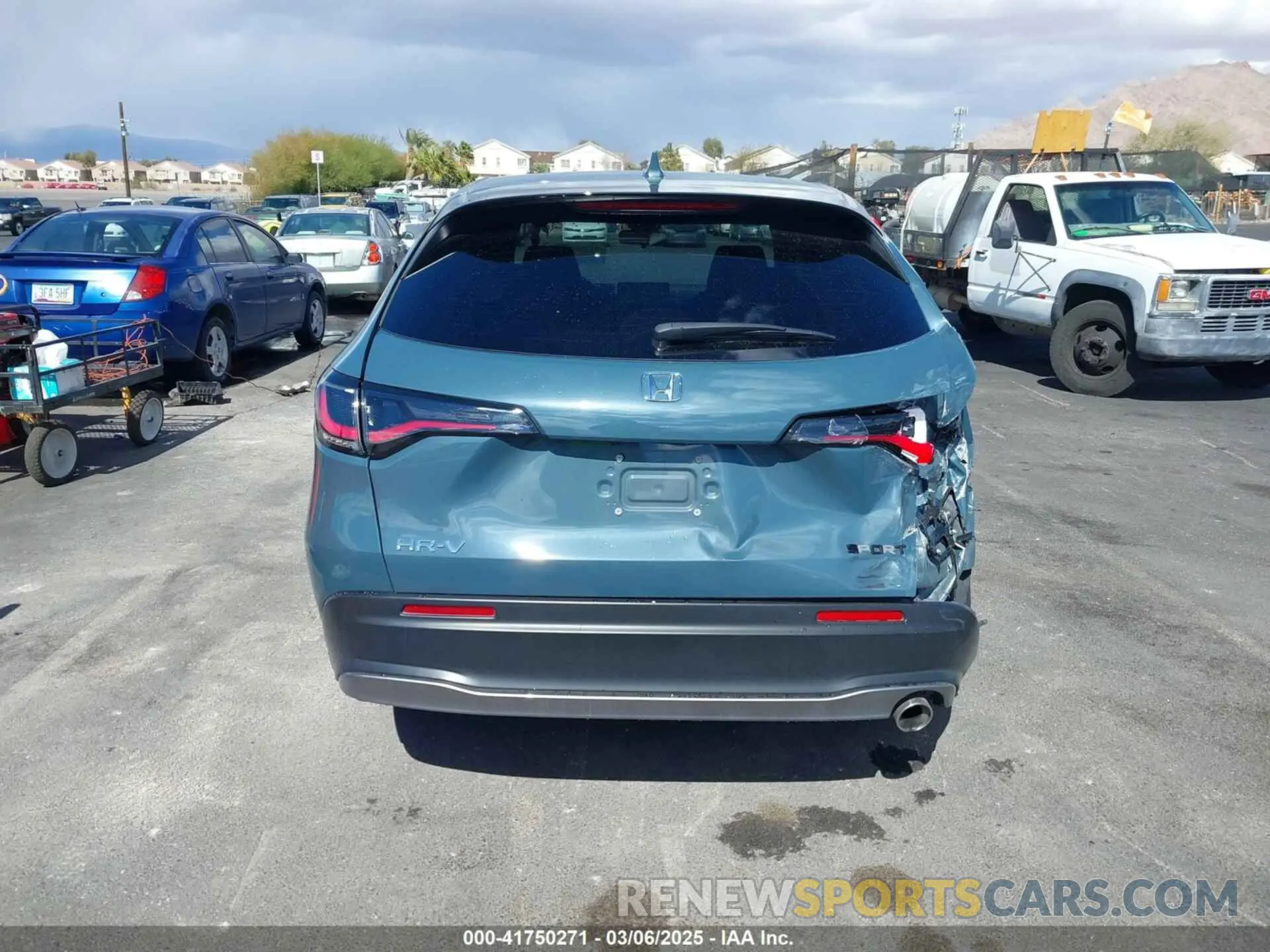 17 Photograph of a damaged car 3CZRZ1H57RM708270 HONDA HR-V 2024