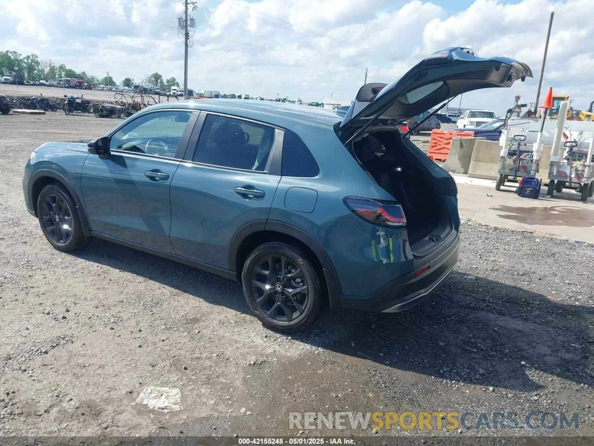3 Photograph of a damaged car 3CZRZ1H57RM733217 HONDA HR-V 2024