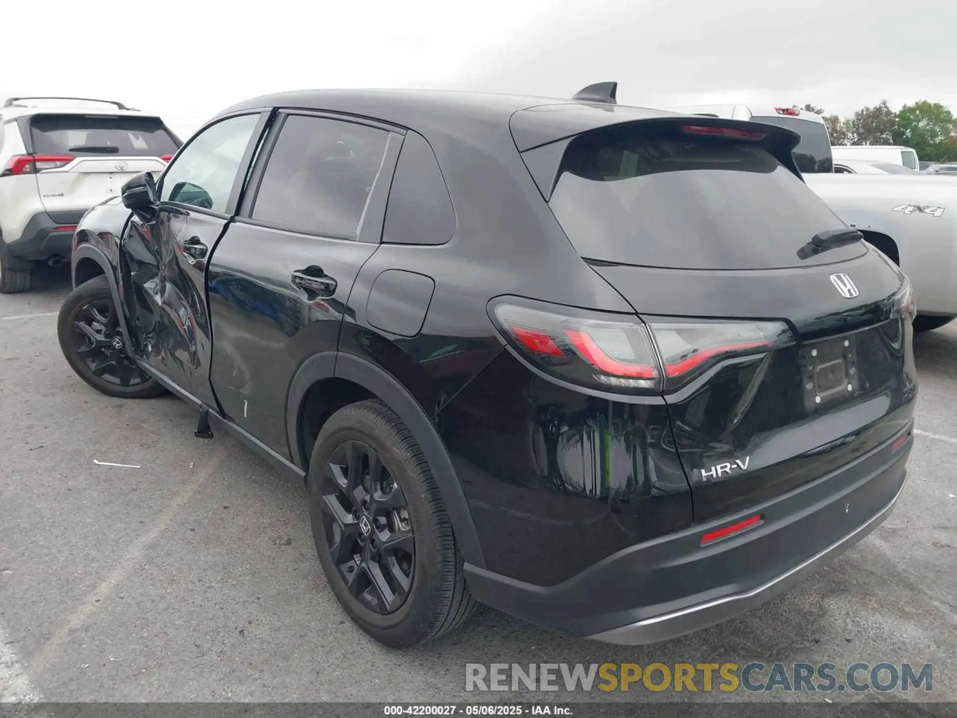 3 Photograph of a damaged car 3CZRZ1H57RM746324 HONDA HR-V 2024