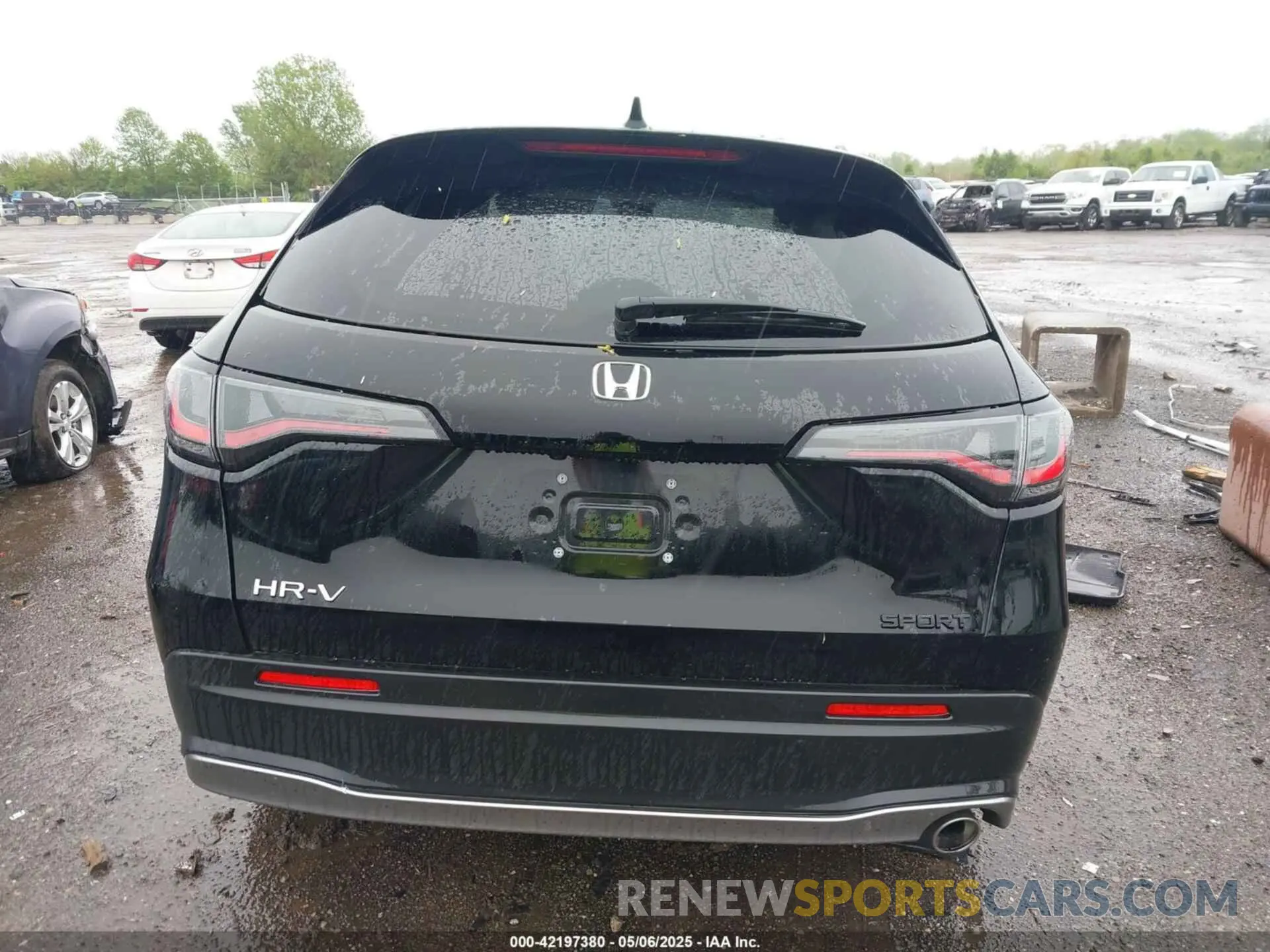 16 Photograph of a damaged car 3CZRZ1H57RM750003 HONDA HR-V 2024
