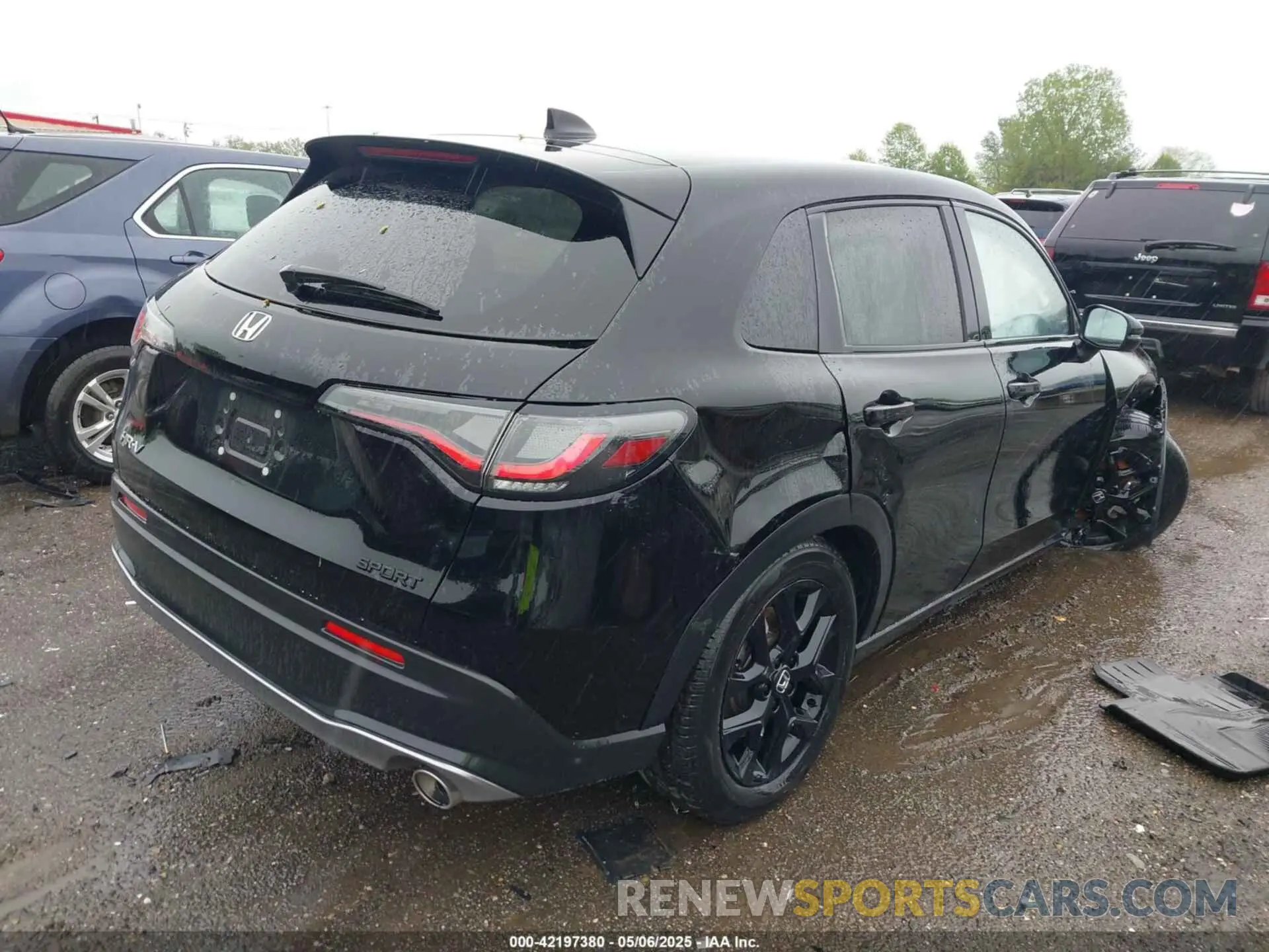 4 Photograph of a damaged car 3CZRZ1H57RM750003 HONDA HR-V 2024