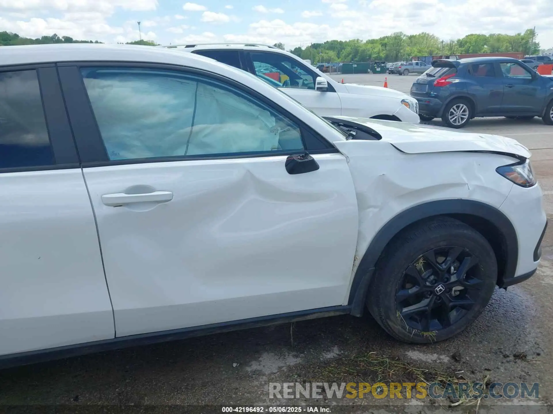 14 Photograph of a damaged car 3CZRZ1H57RM761566 HONDA HR-V 2024