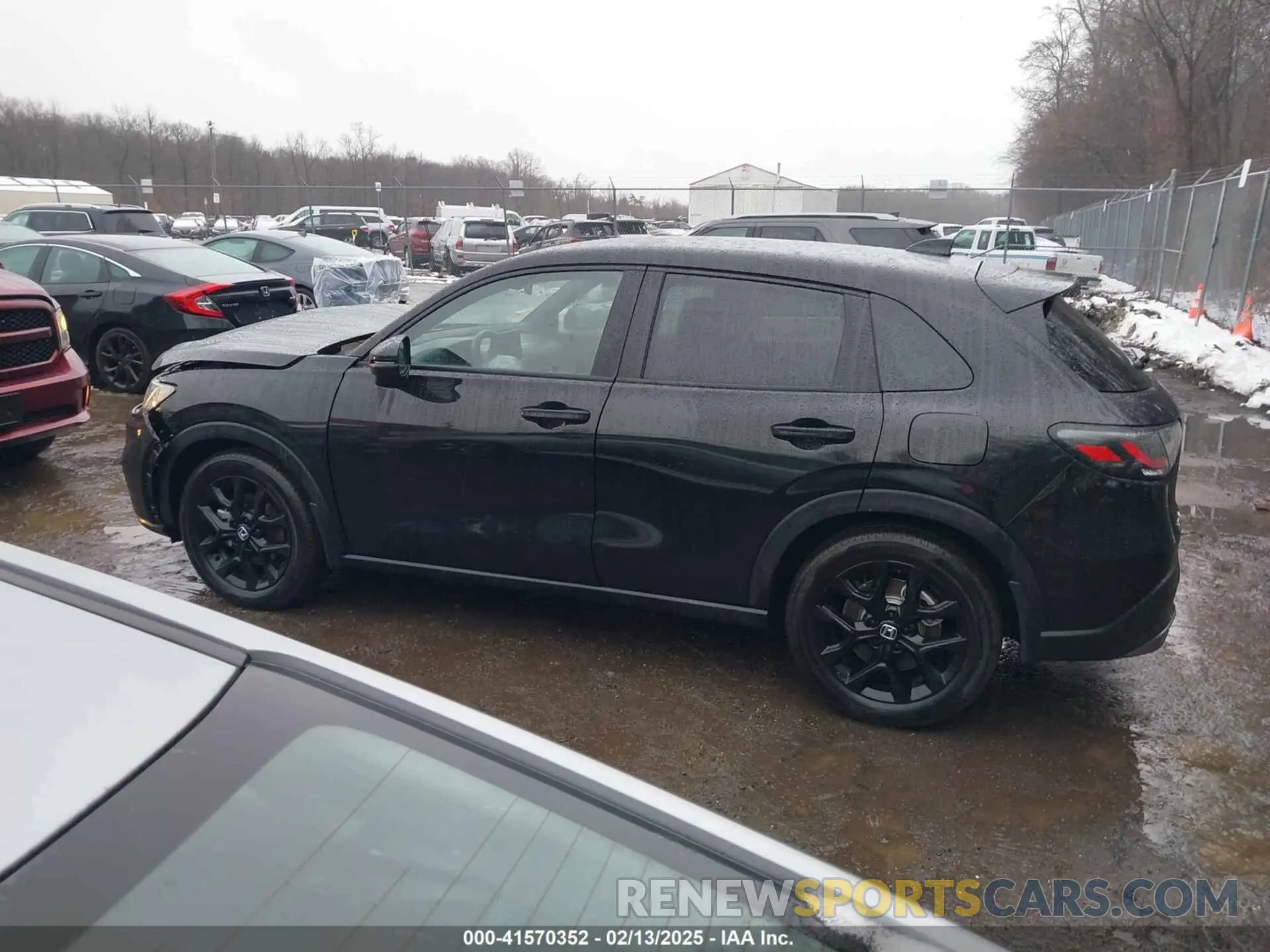 14 Photograph of a damaged car 3CZRZ1H58RM753413 HONDA HR-V 2024