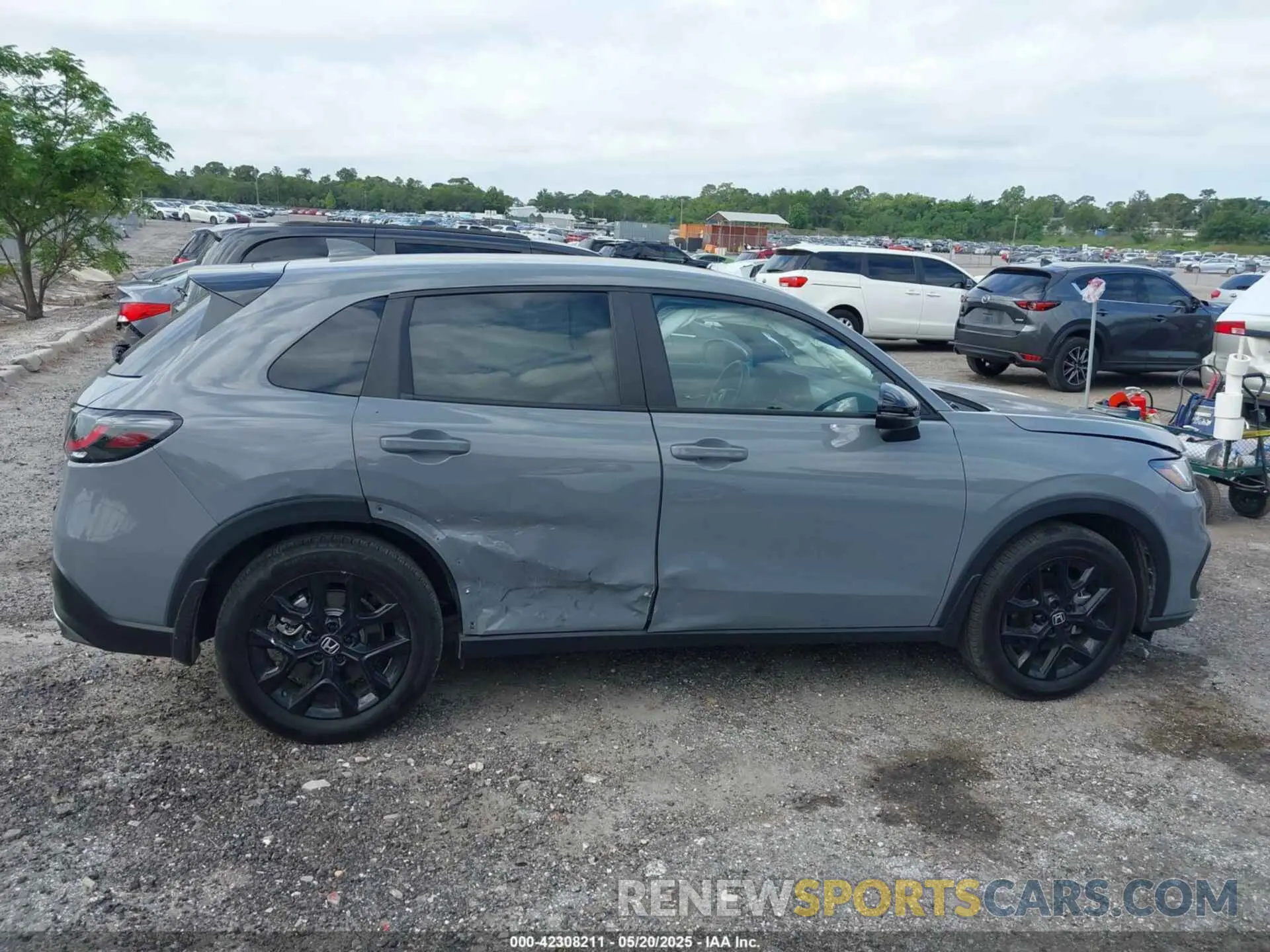 13 Photograph of a damaged car 3CZRZ1H5XRM749430 HONDA HR-V 2024