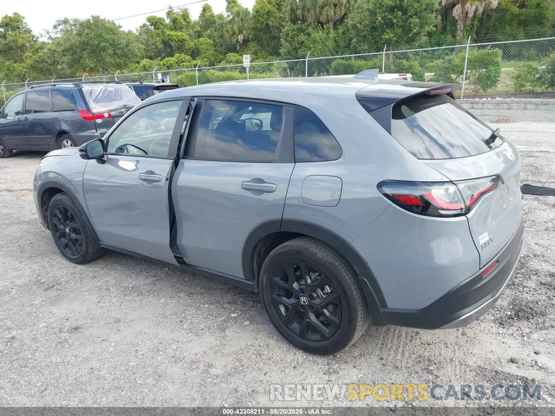 3 Photograph of a damaged car 3CZRZ1H5XRM749430 HONDA HR-V 2024