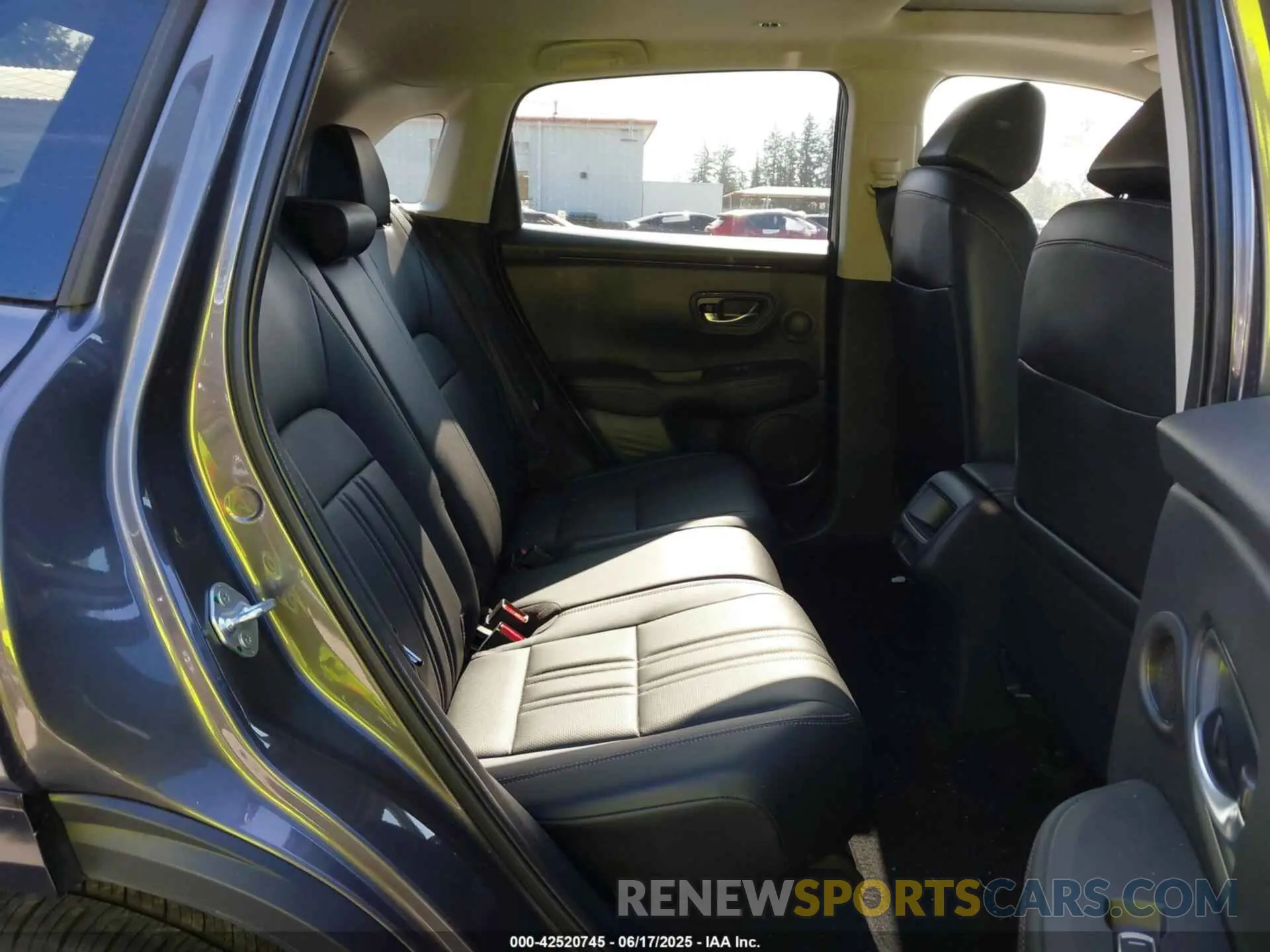 8 Photograph of a damaged car 3CZRZ1H70RM738969 HONDA HR-V 2024