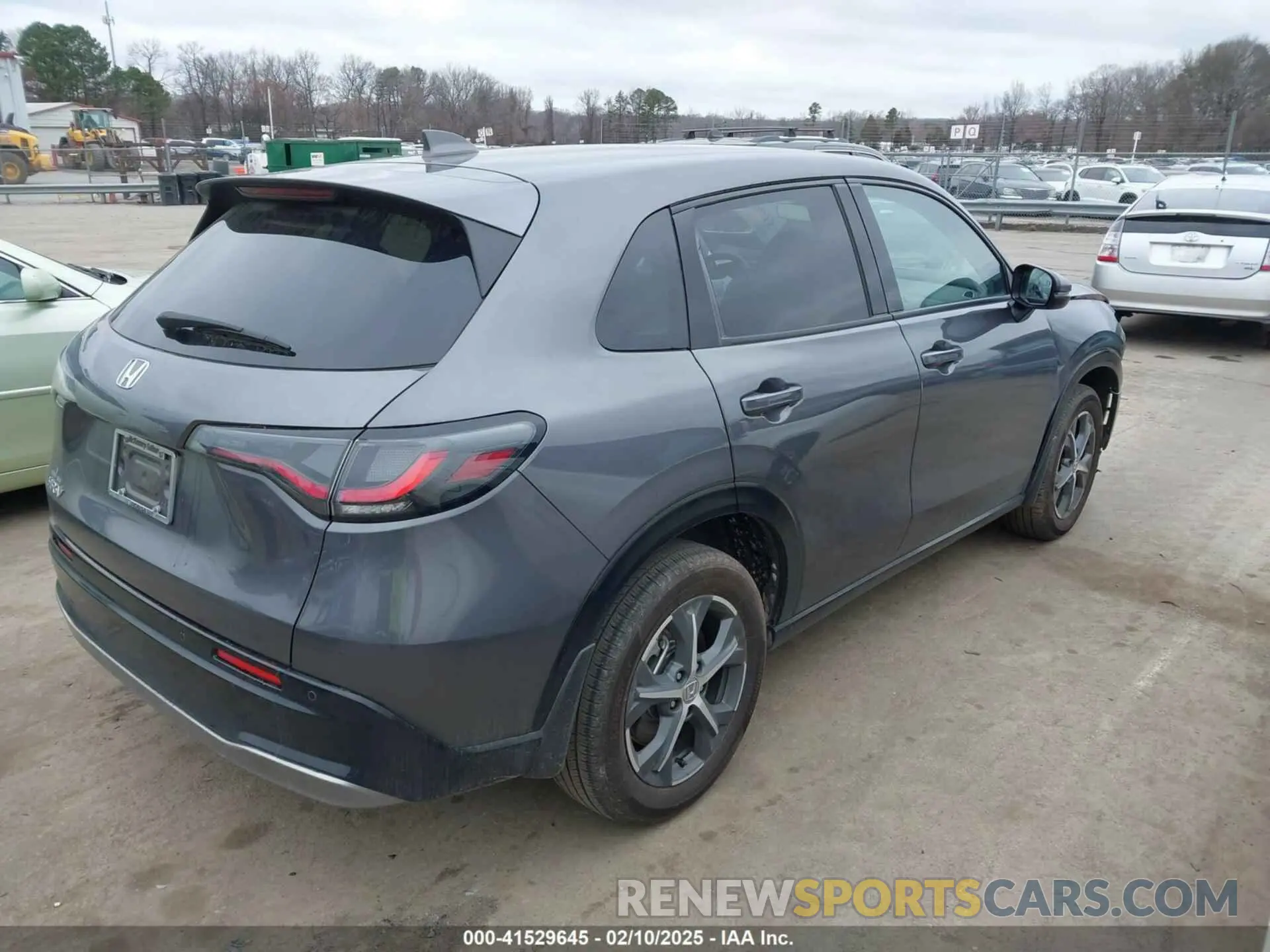 4 Photograph of a damaged car 3CZRZ1H71RM744232 HONDA HR-V 2024