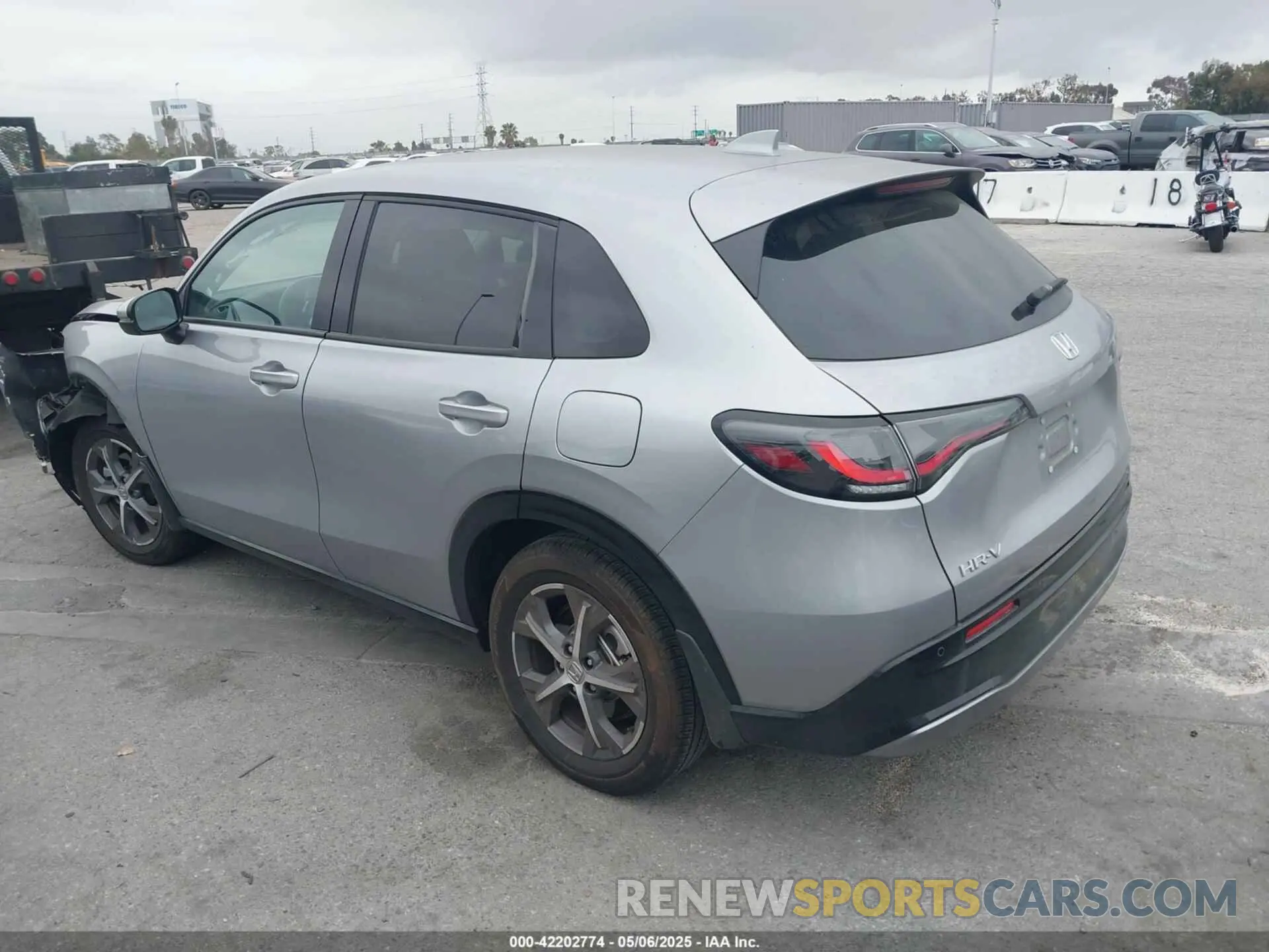 3 Photograph of a damaged car 3CZRZ1H71RM758910 HONDA HR-V 2024