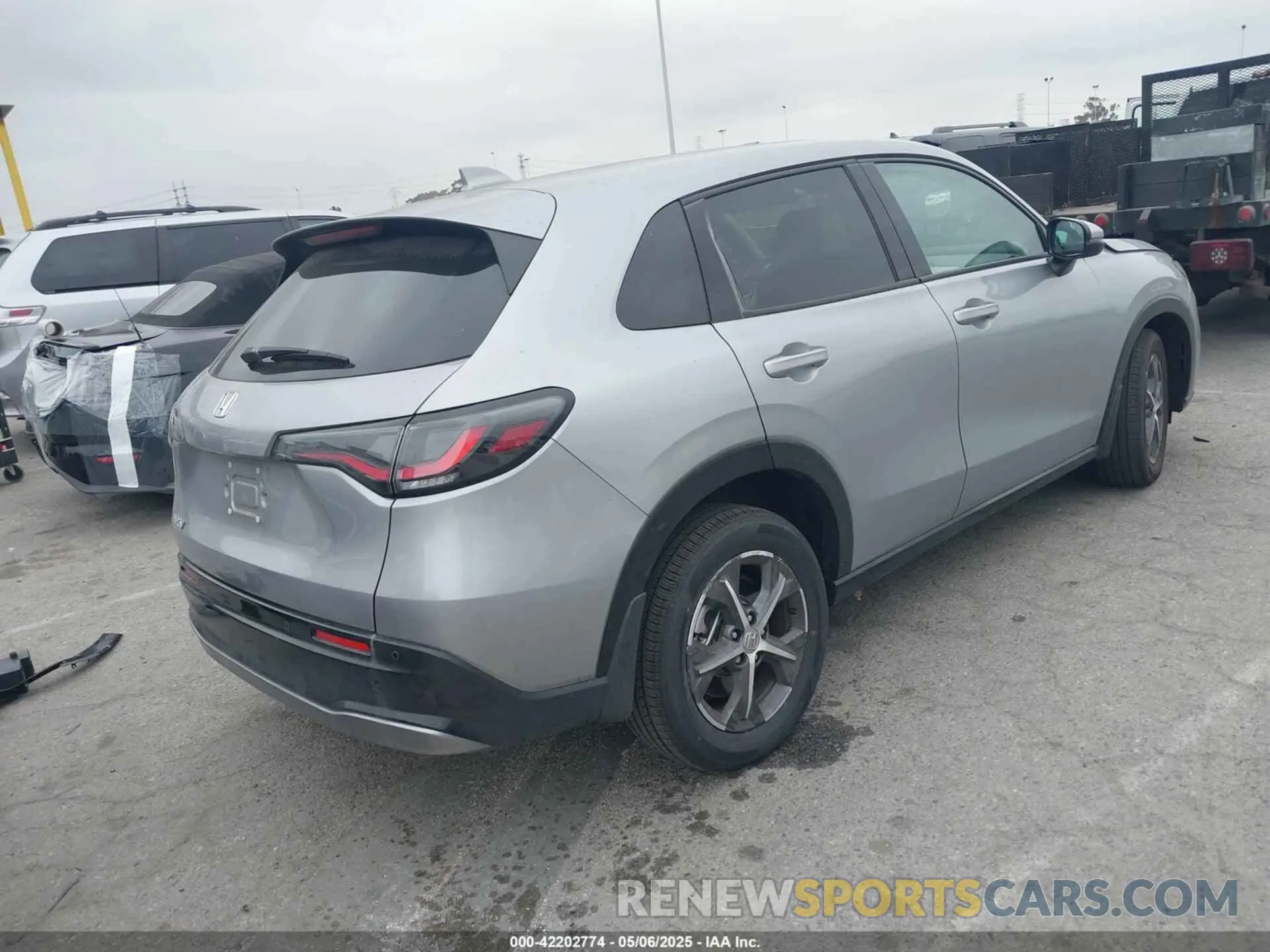 4 Photograph of a damaged car 3CZRZ1H71RM758910 HONDA HR-V 2024