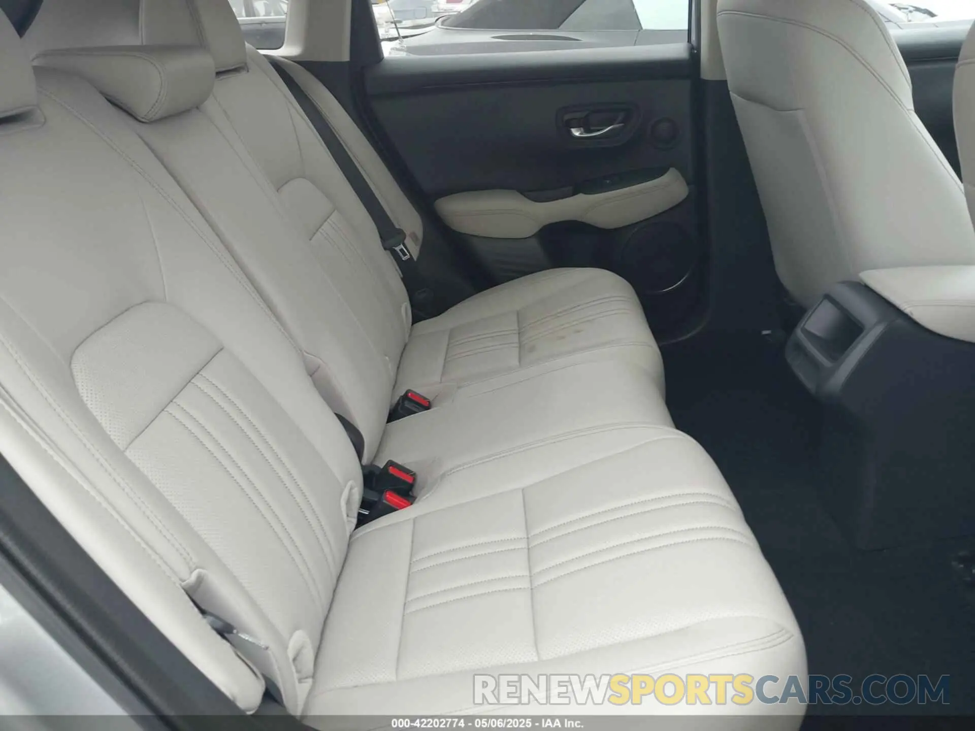 8 Photograph of a damaged car 3CZRZ1H71RM758910 HONDA HR-V 2024