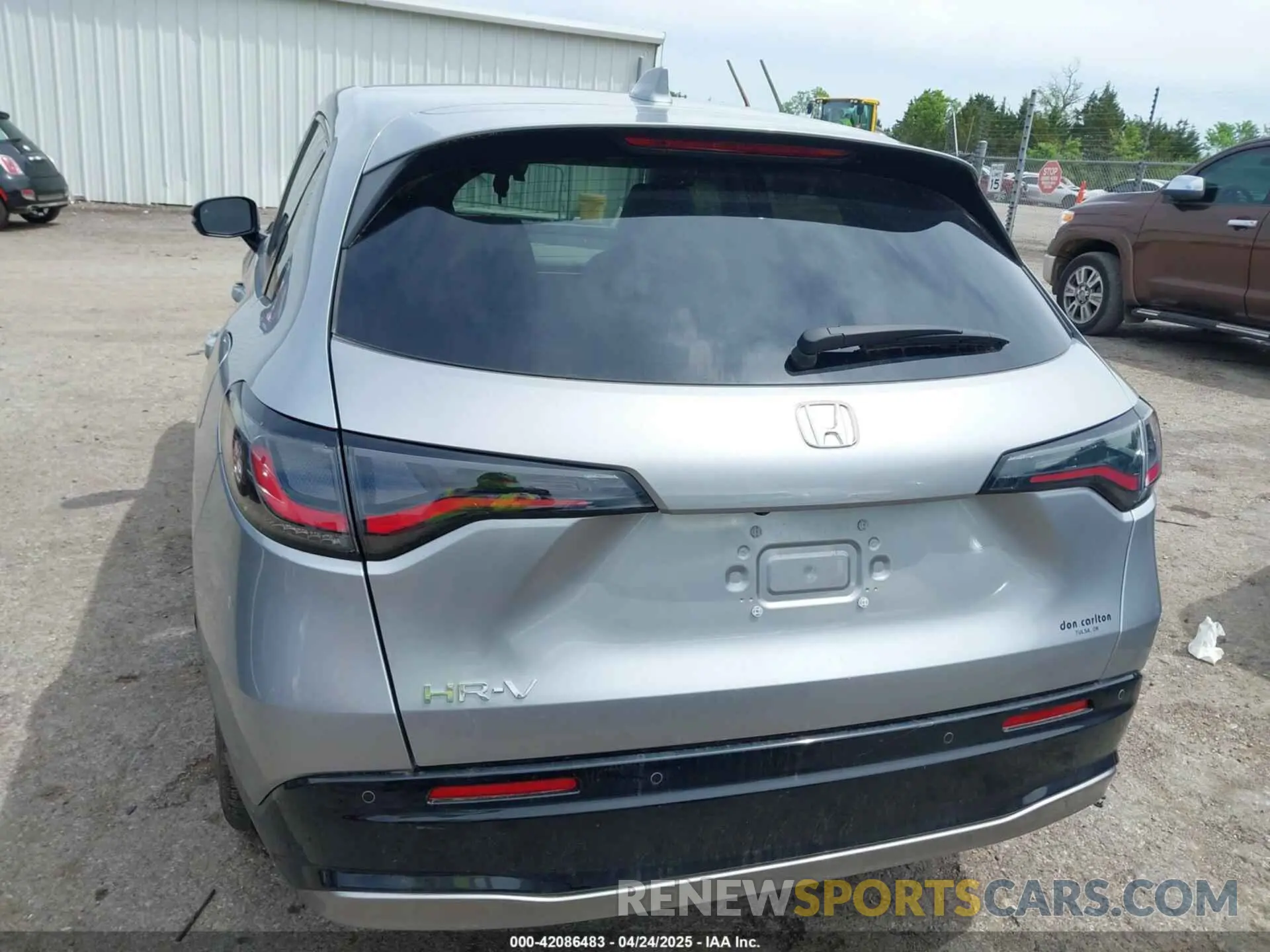 17 Photograph of a damaged car 3CZRZ1H72RM761119 HONDA HR-V 2024