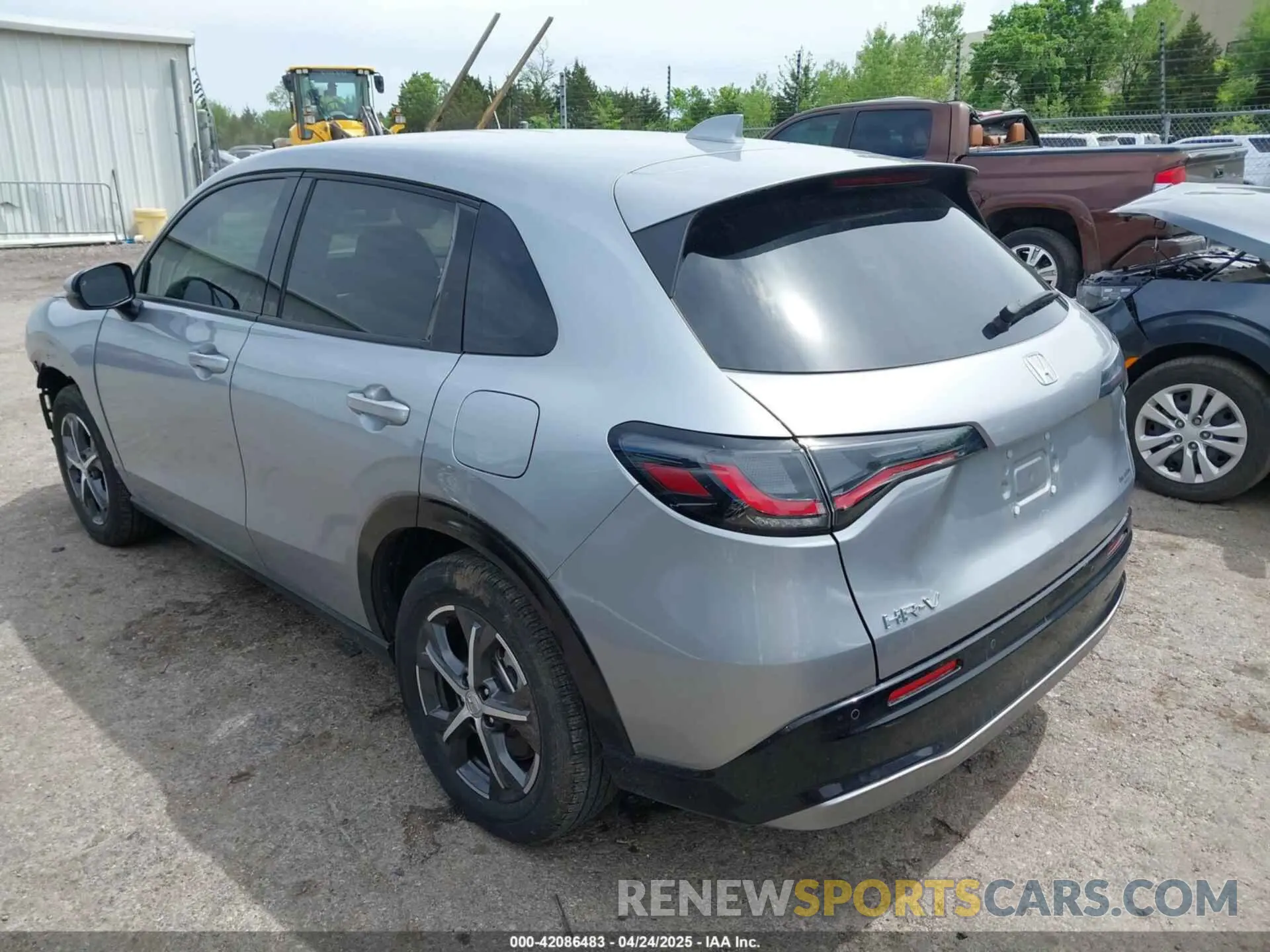 3 Photograph of a damaged car 3CZRZ1H72RM761119 HONDA HR-V 2024