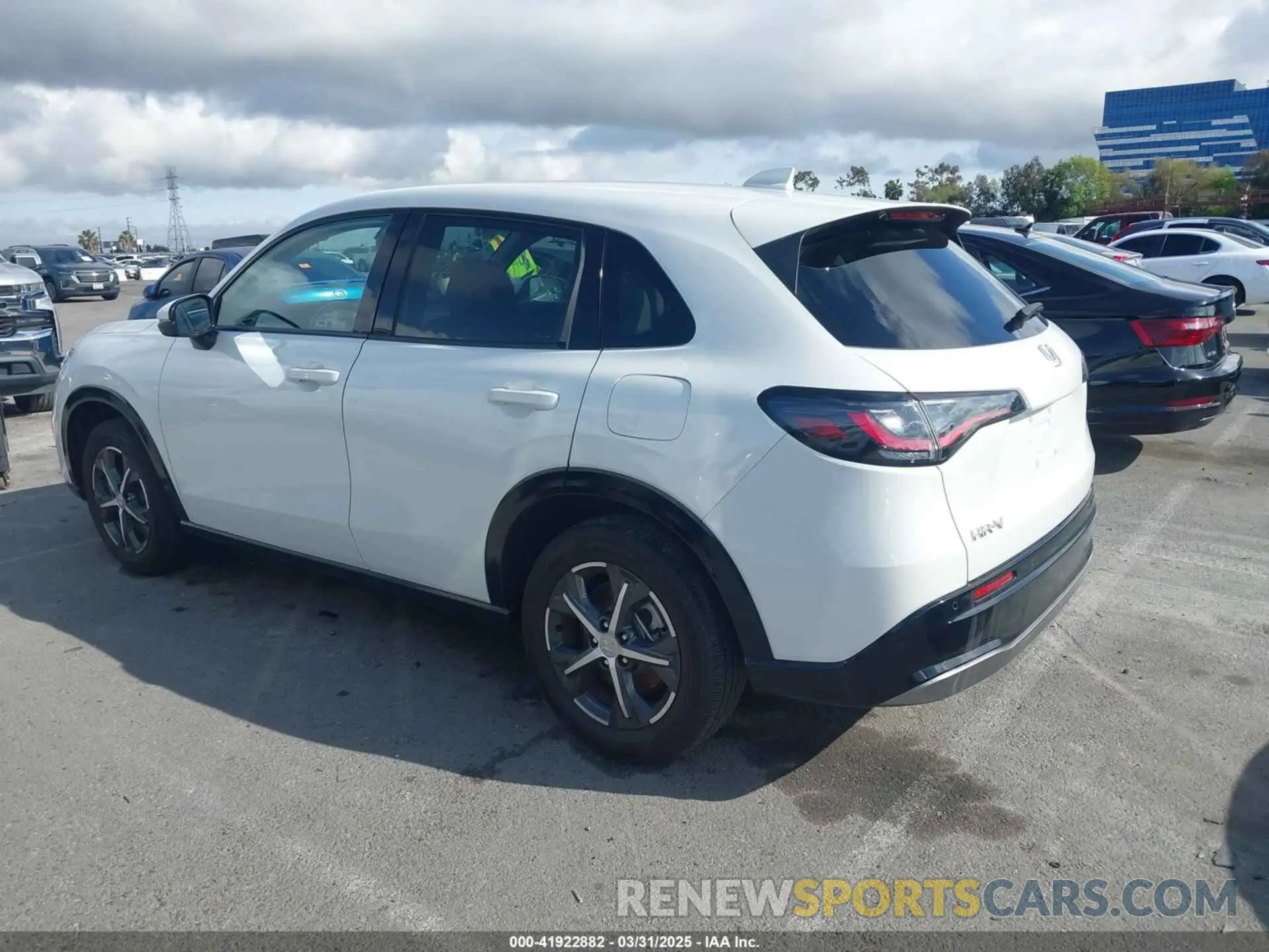 3 Photograph of a damaged car 3CZRZ1H74RM711208 HONDA HR-V 2024