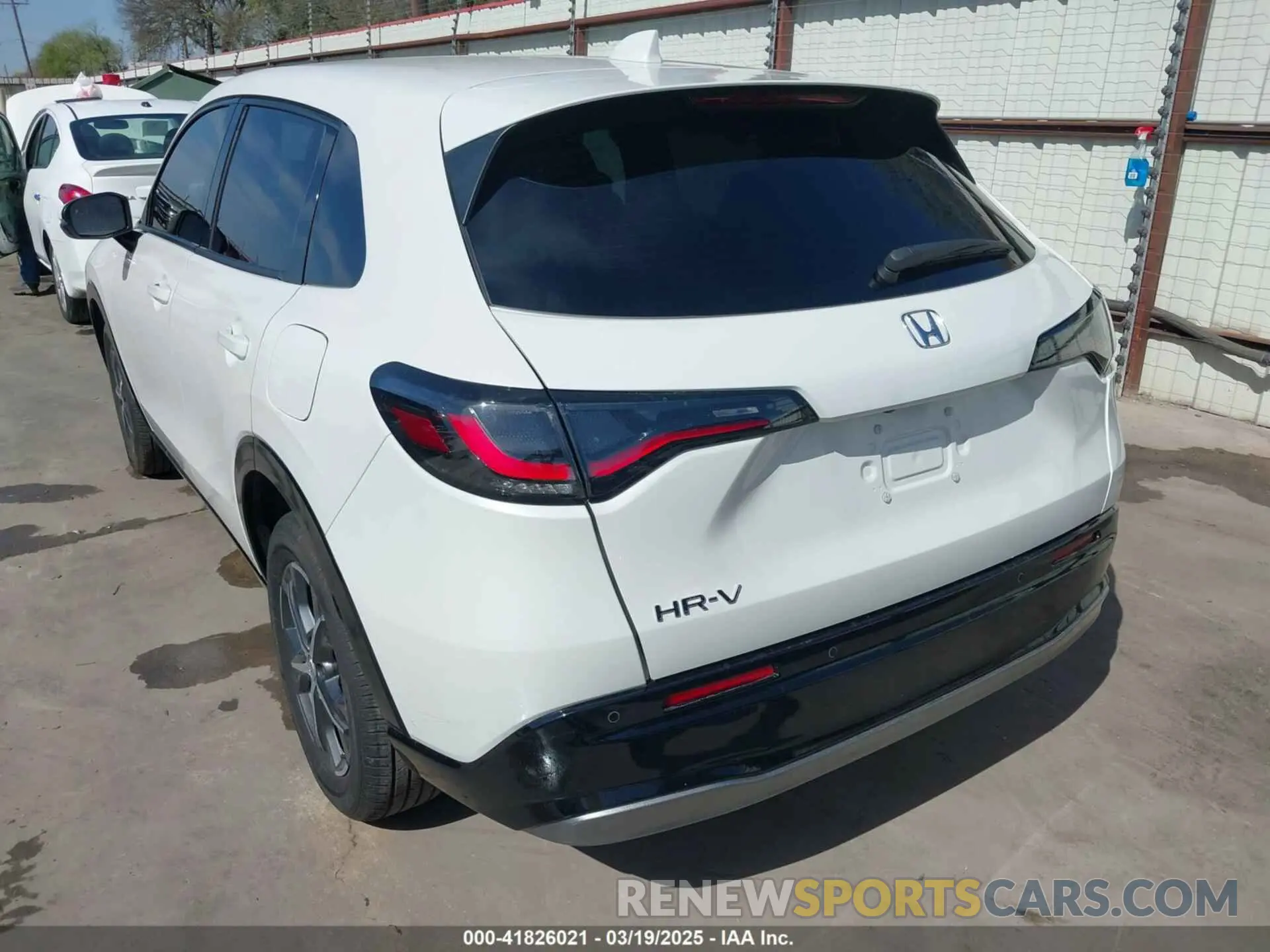 3 Photograph of a damaged car 3CZRZ1H74RM759985 HONDA HR-V 2024